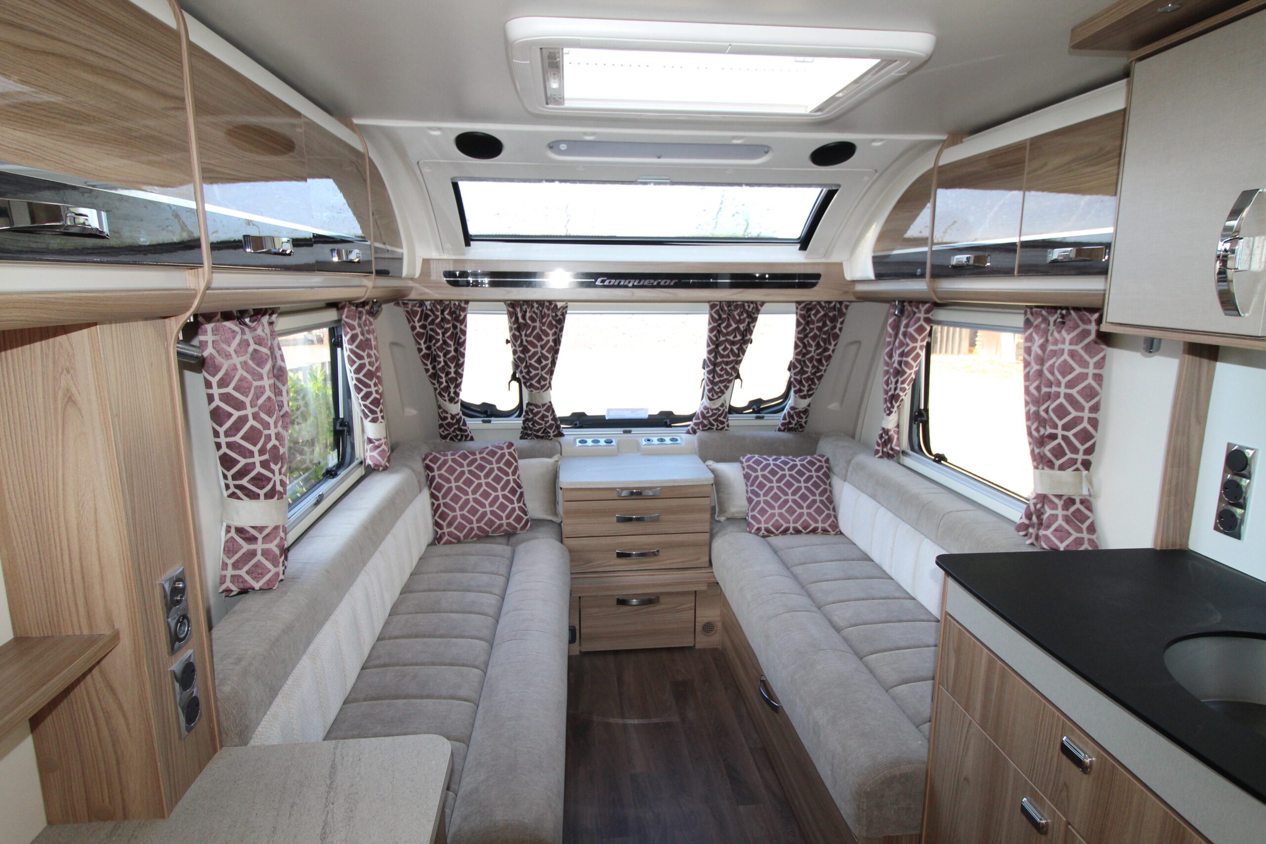 2017-conqueror-480-6.jpg