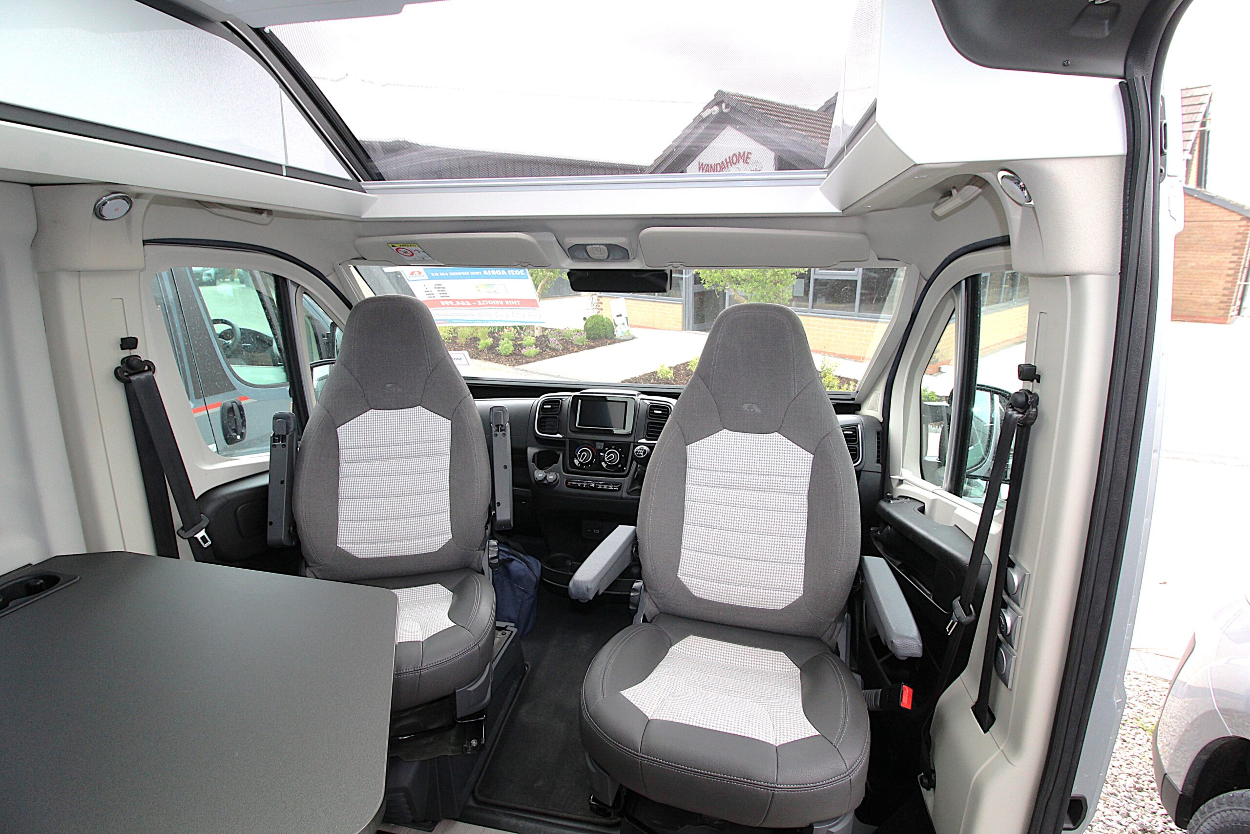 2021-adria-twin-supreme-640-slb-11.jpg