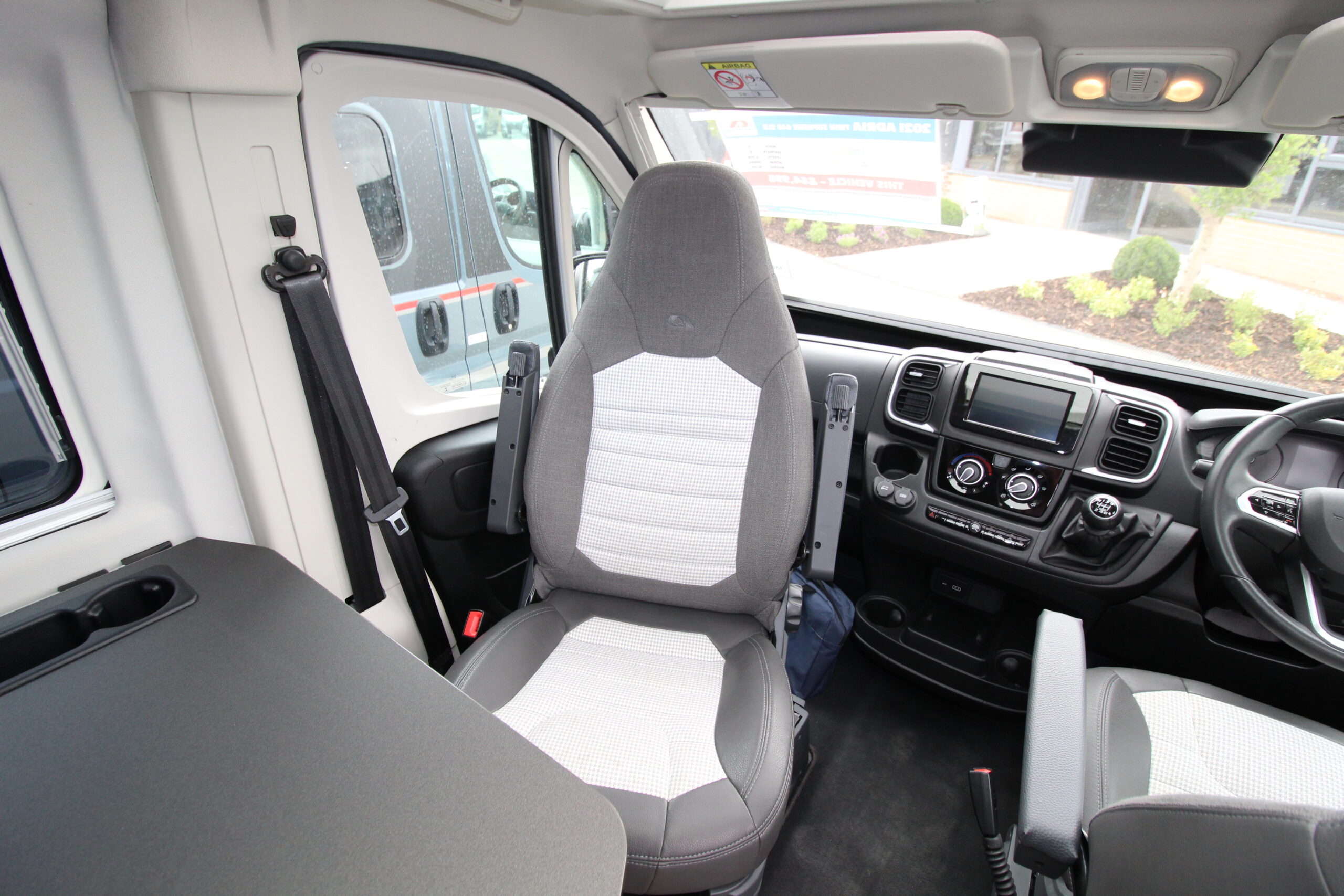 2021-adria-twin-supreme-640-slb-15.jpg