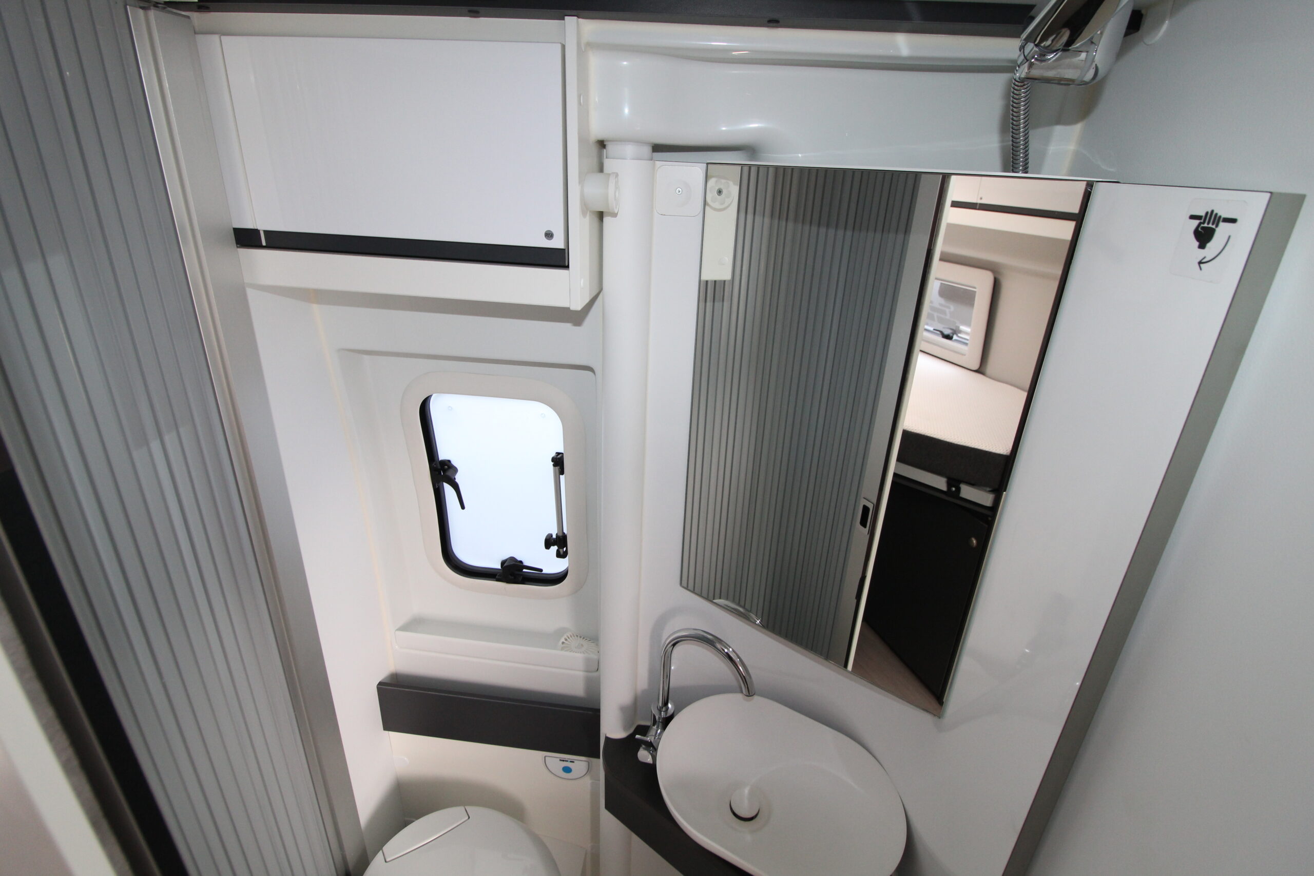 2021-adria-twin-supreme-640-slb-25.jpg