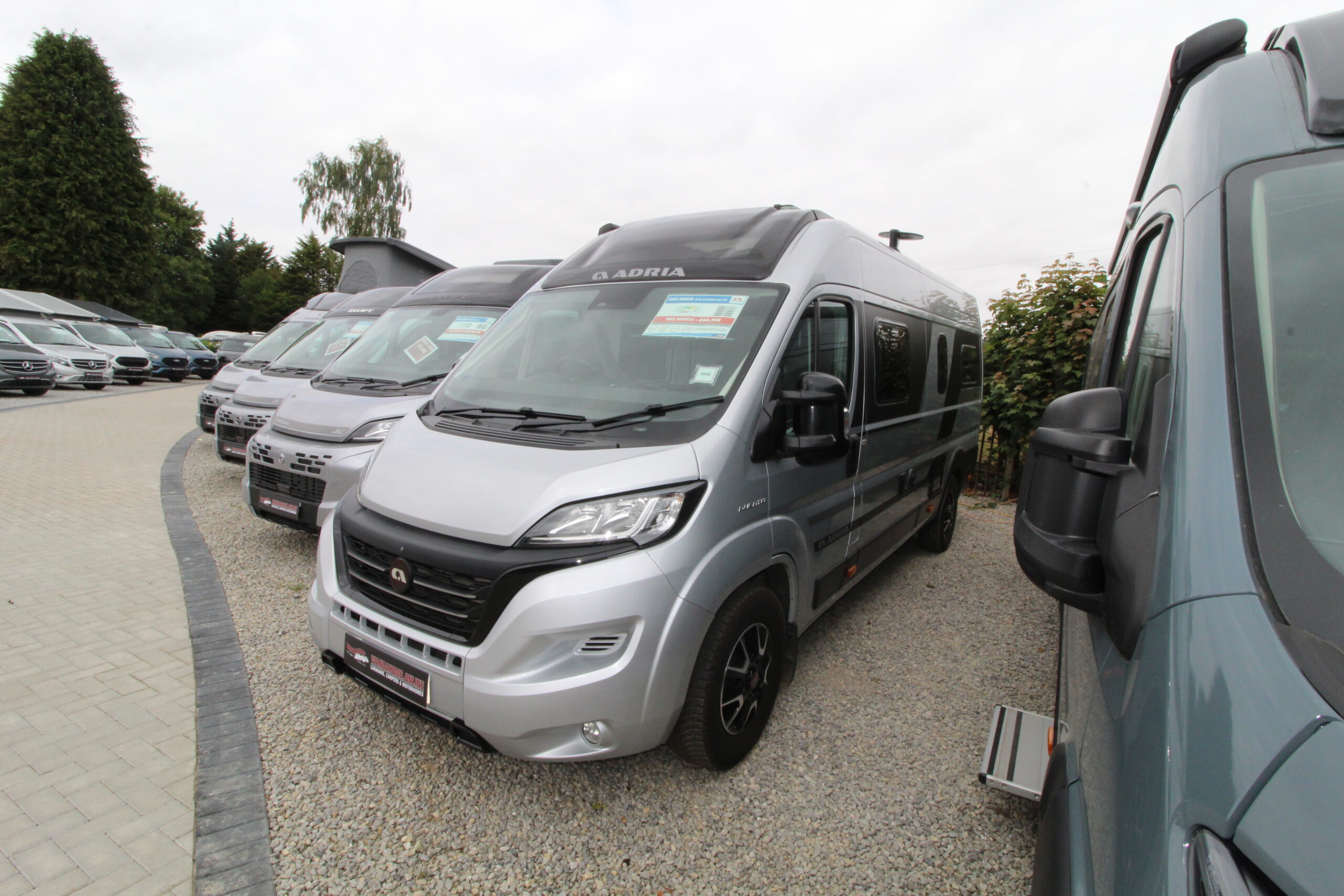 2021-adria-twin-supreme-640-slb-40.jpg