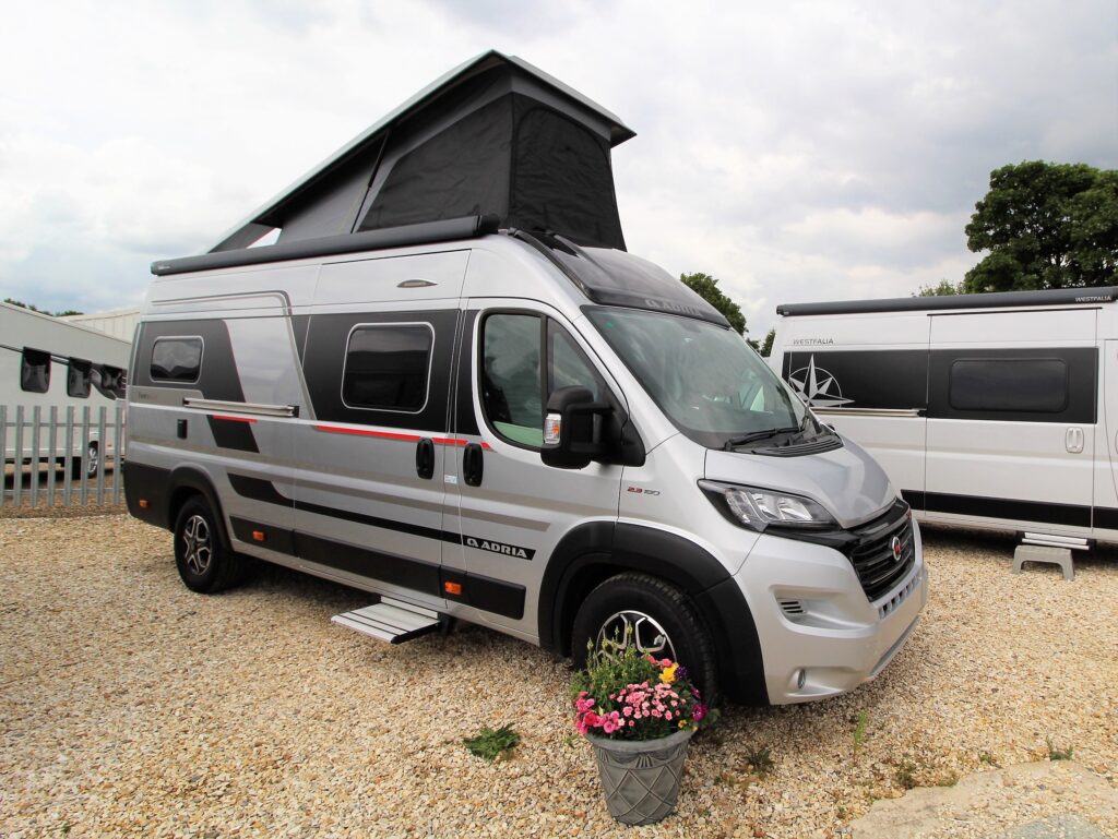 2022-adria-twin-sports-640-sgx-summer1_2.jpg