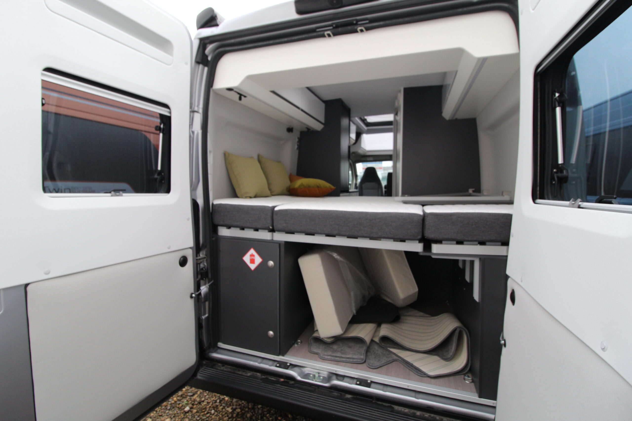 2024-adria-twin-supreme-600-spb-3.jpg