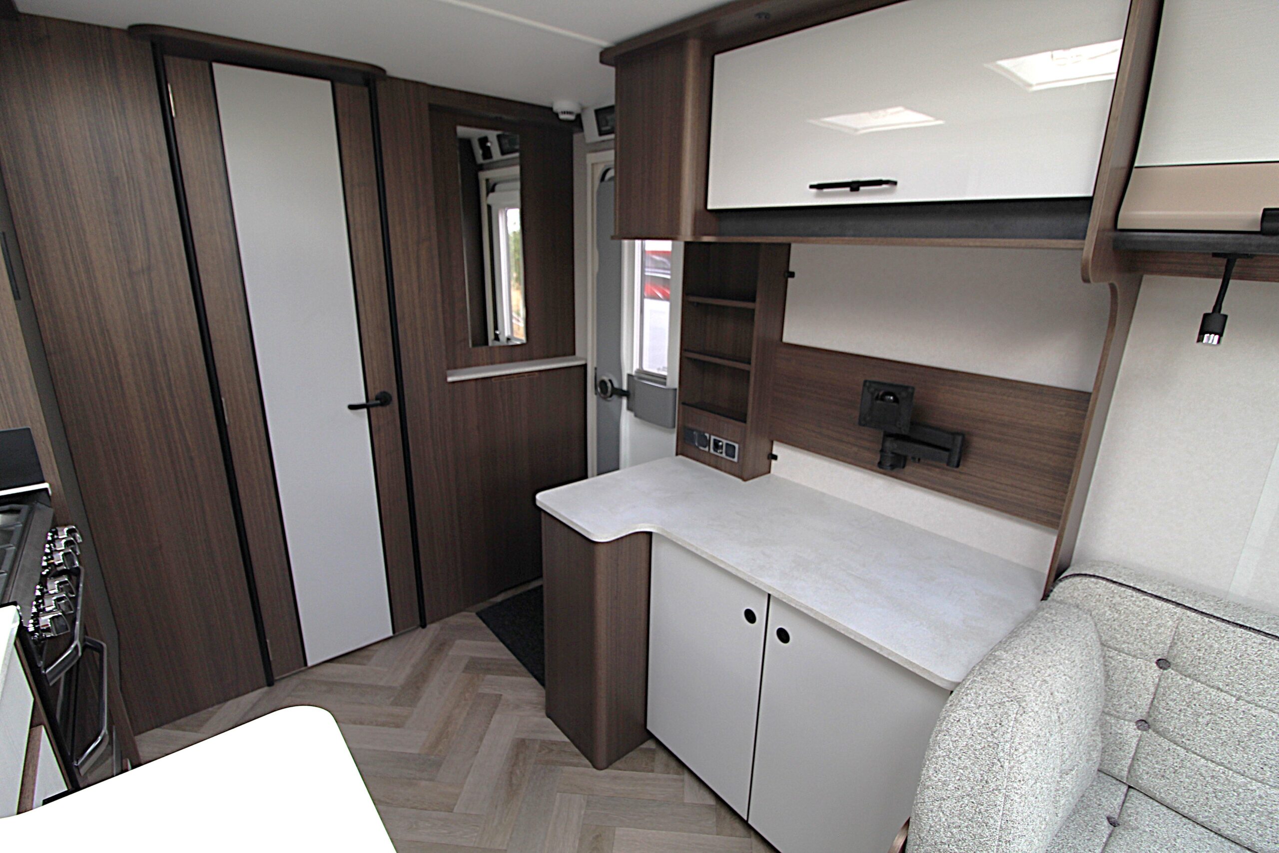 2026-coachman-laser-480-19.jpg