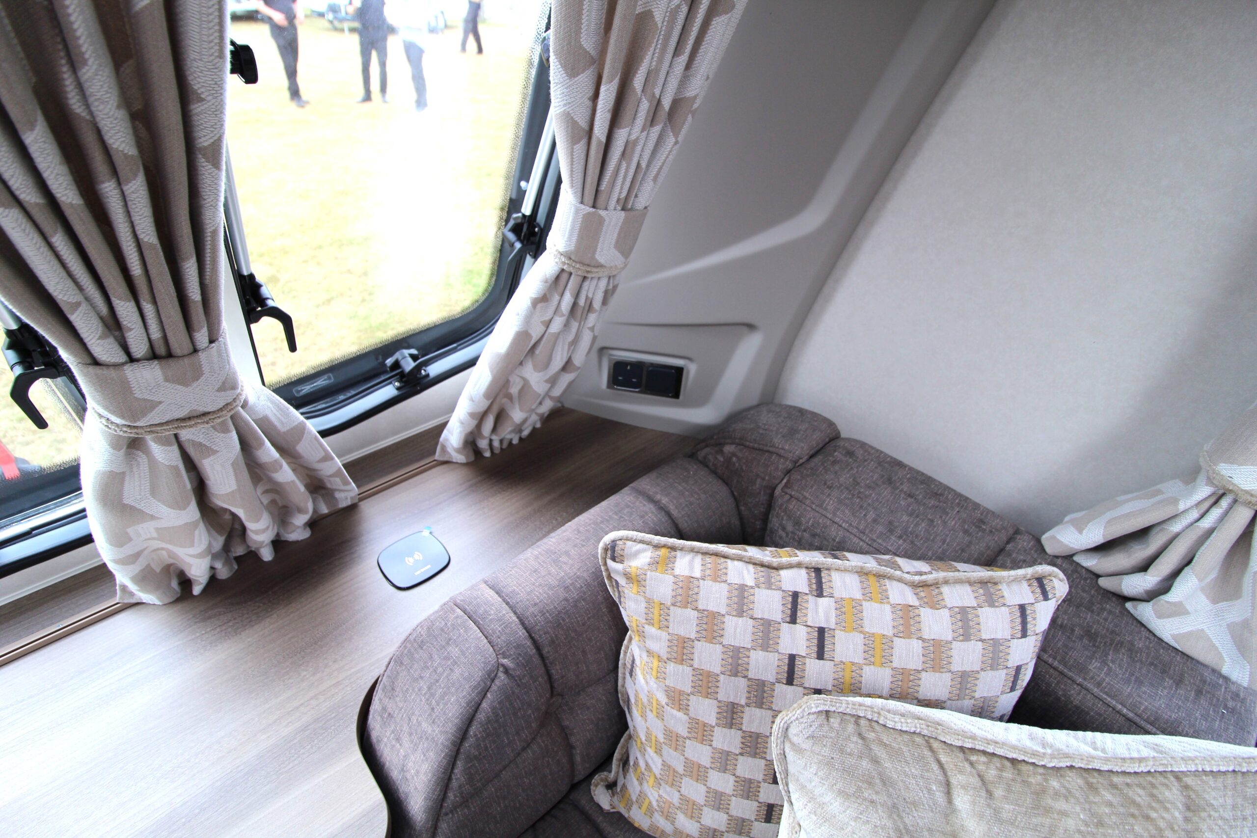 2026-coachman-vip-575-10.jpg