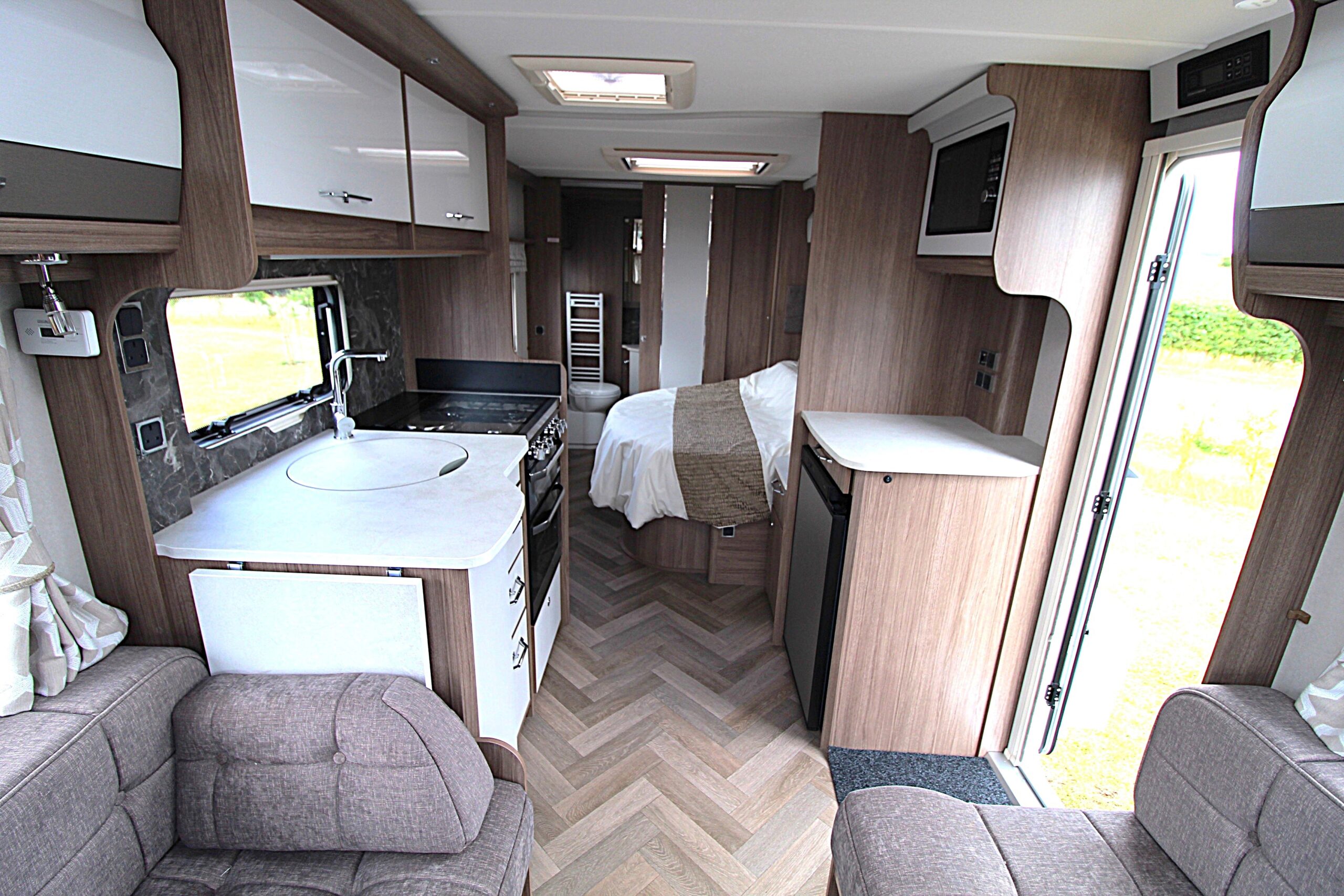 2026-coachman-vip-575-11.jpg