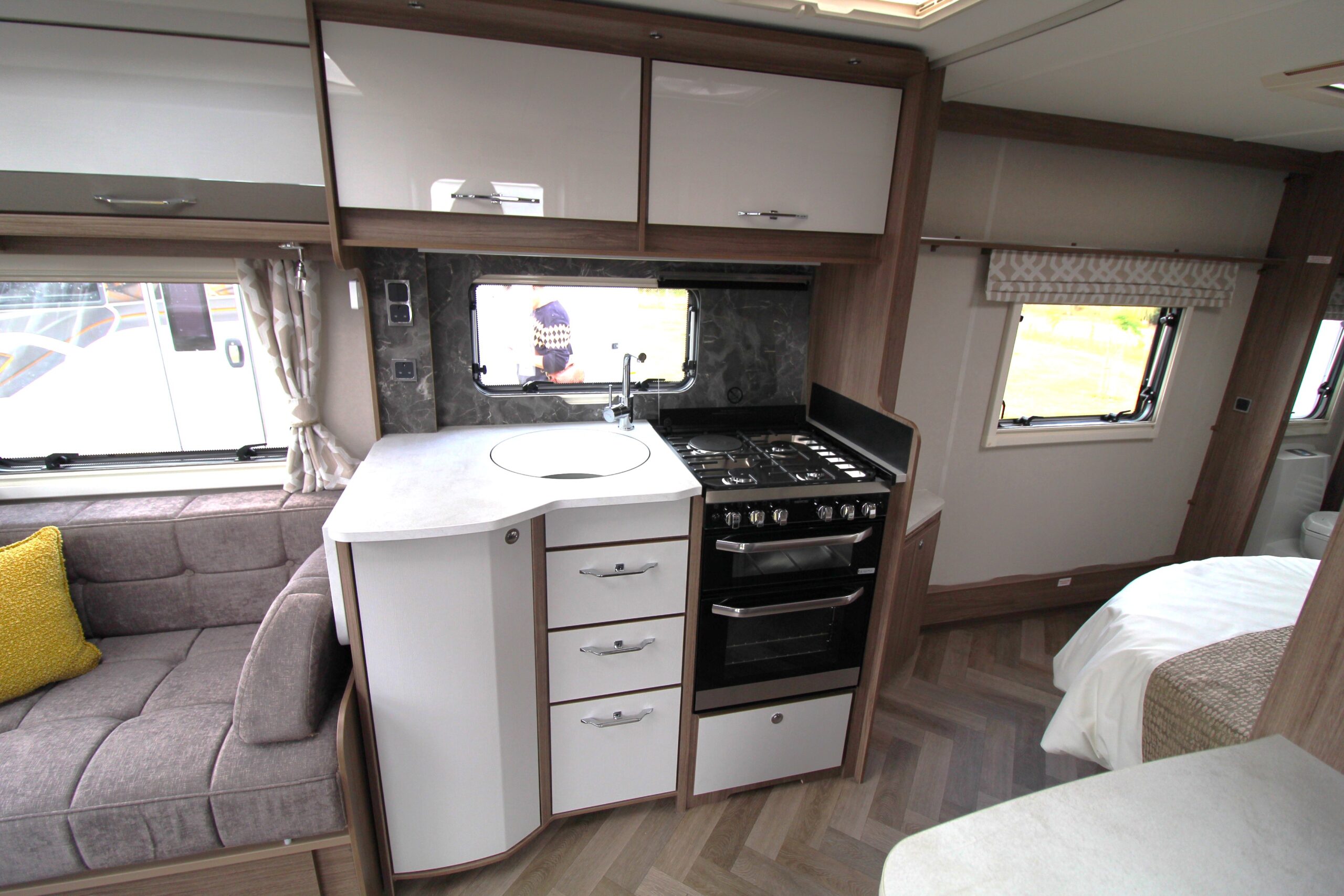 2026-coachman-vip-575-14.jpg