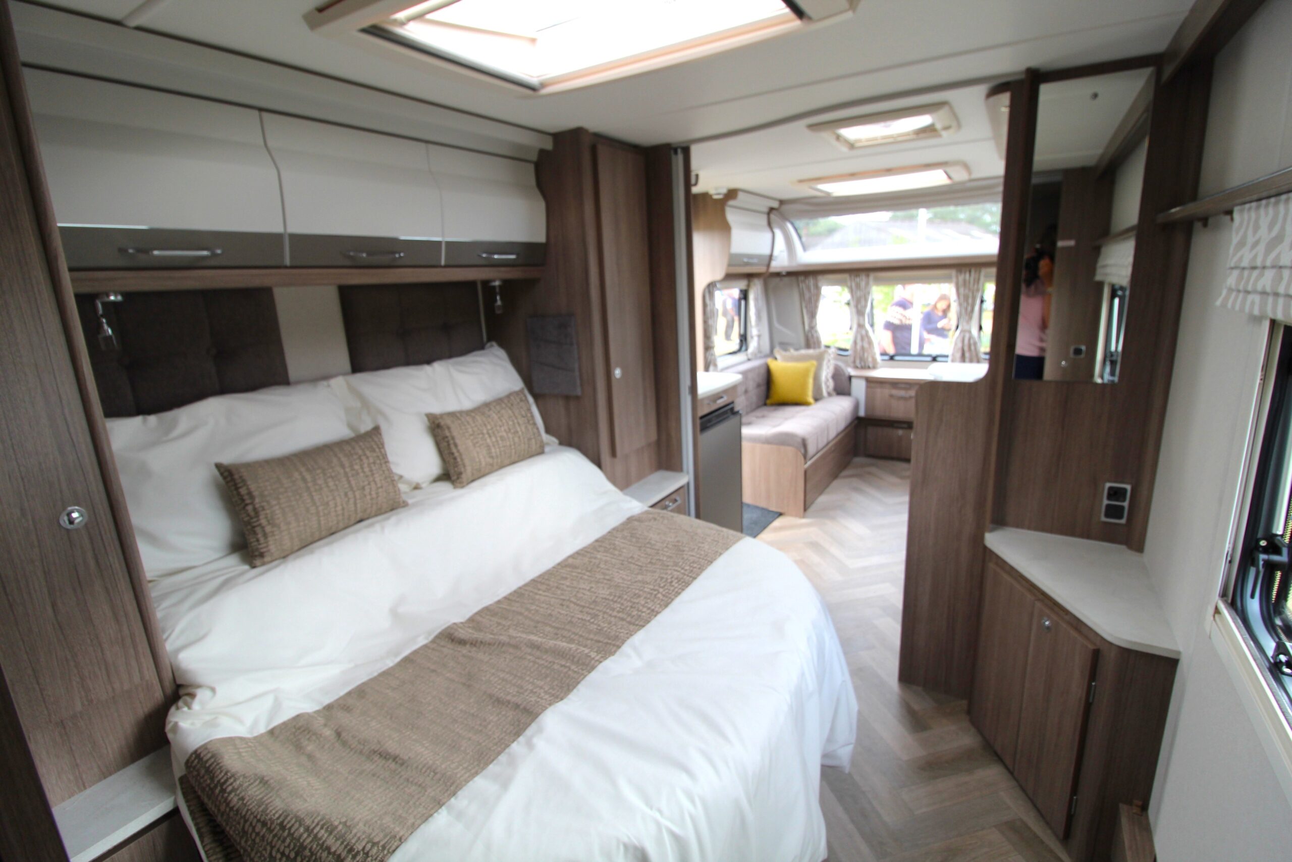 2026-coachman-vip-575-17.jpg