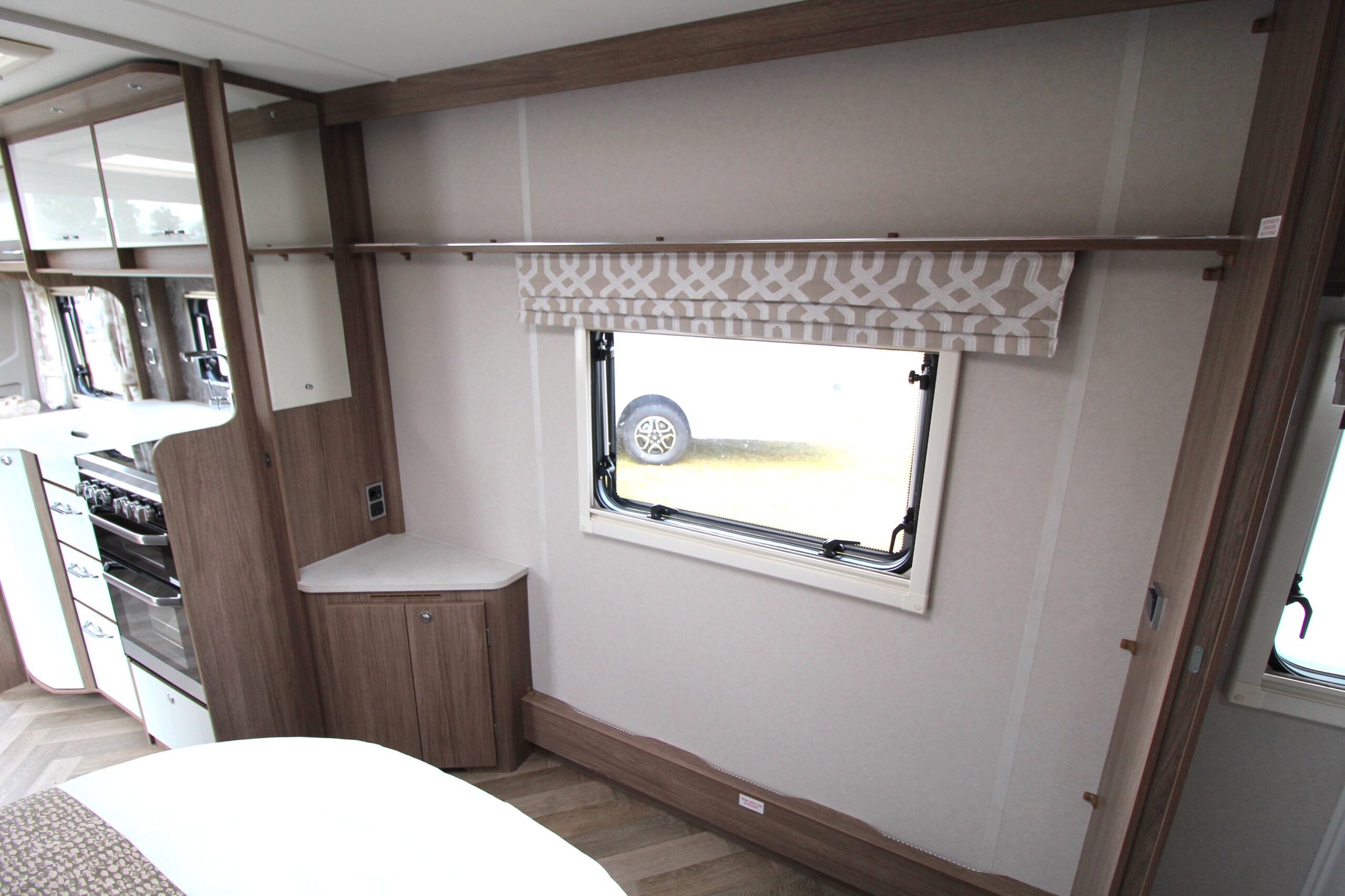 2026-coachman-vip-575-18.jpg