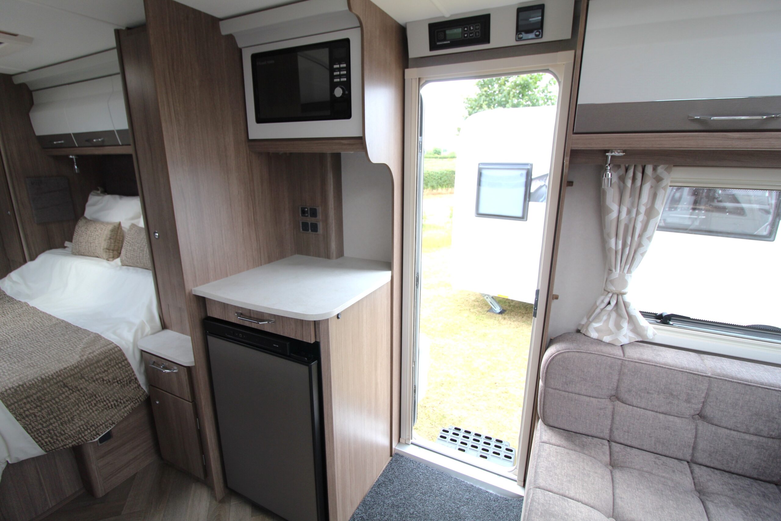 2026-coachman-vip-575-26.jpg