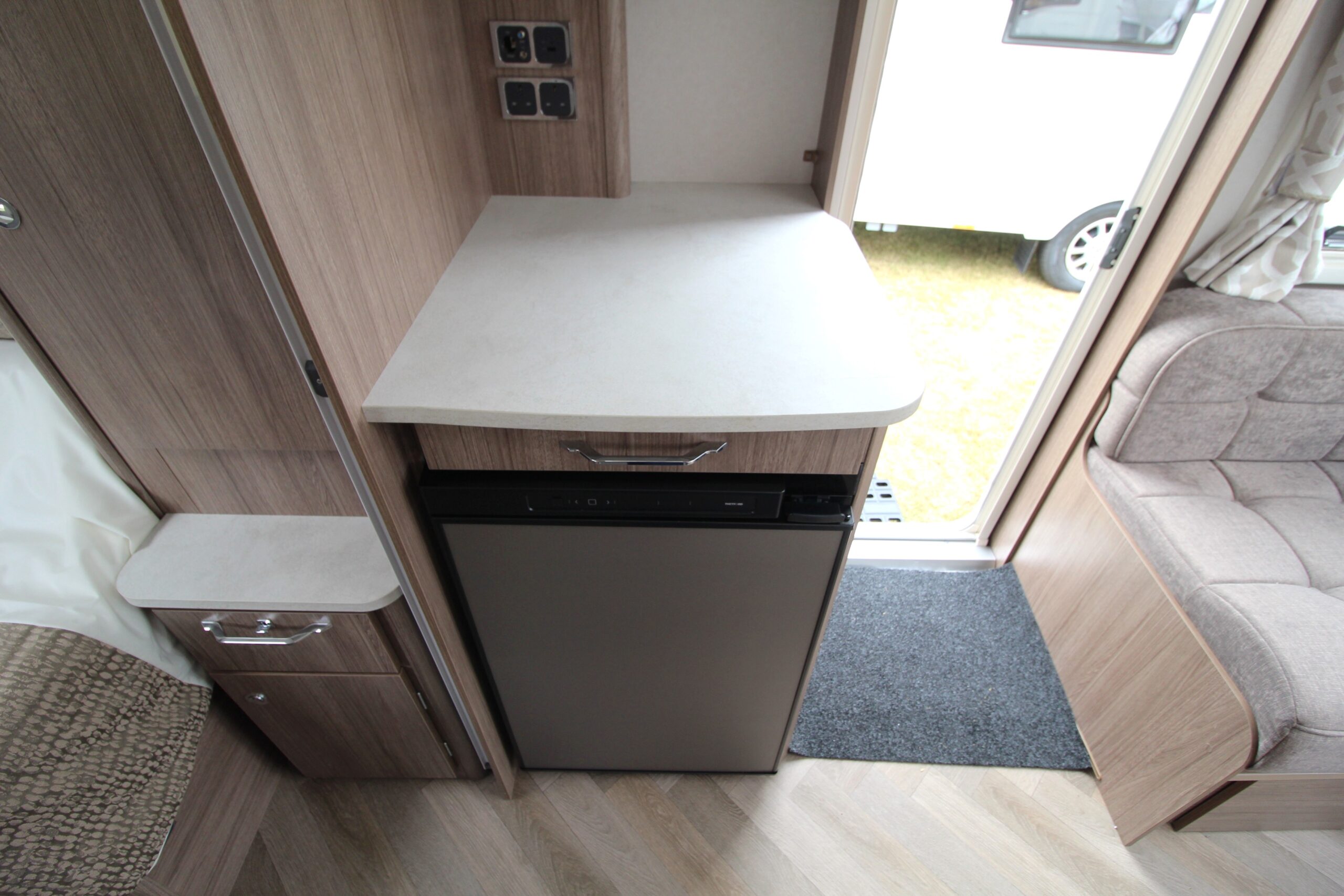 2026-coachman-vip-575-27.jpg