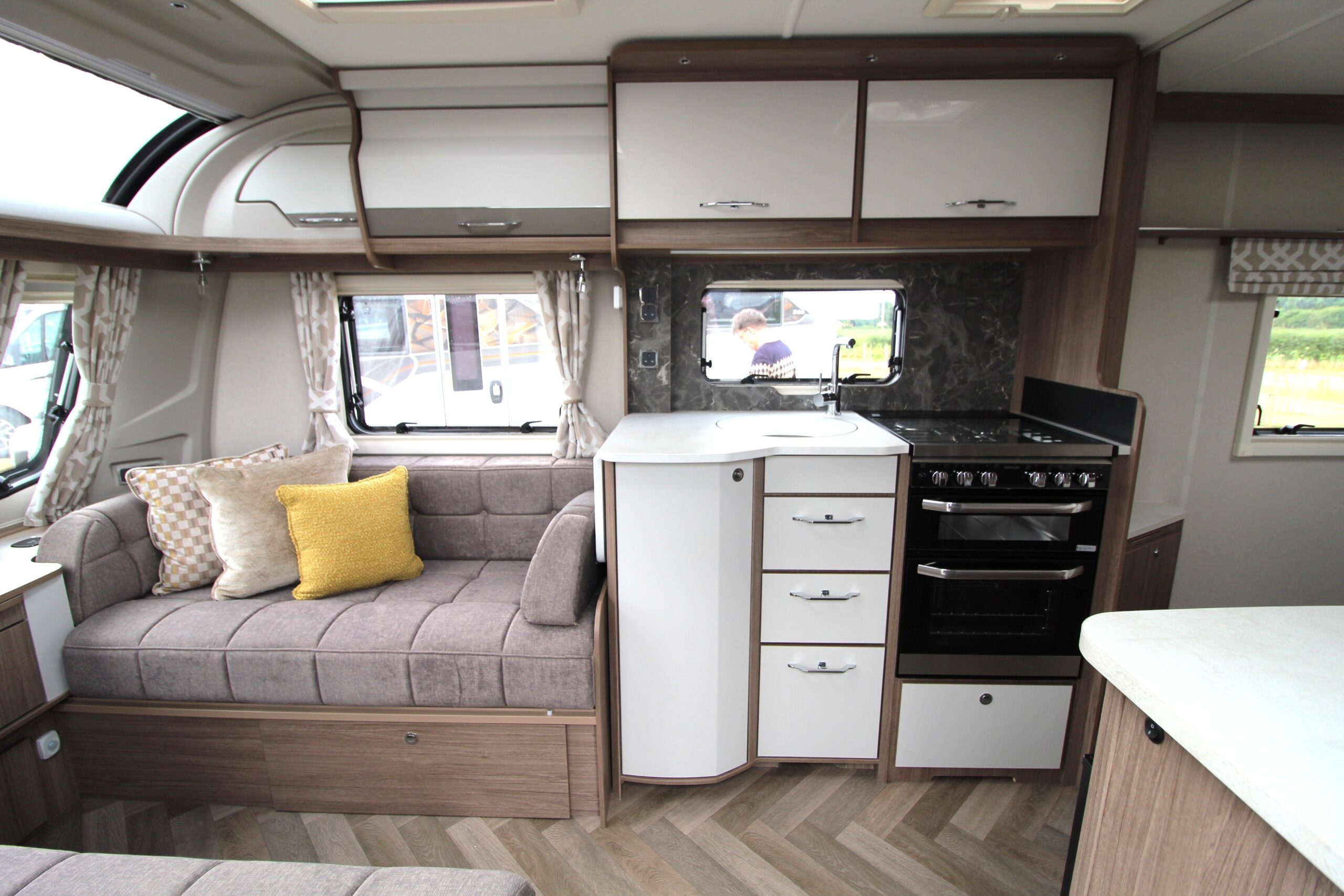 2026-coachman-vip-575-5.jpg