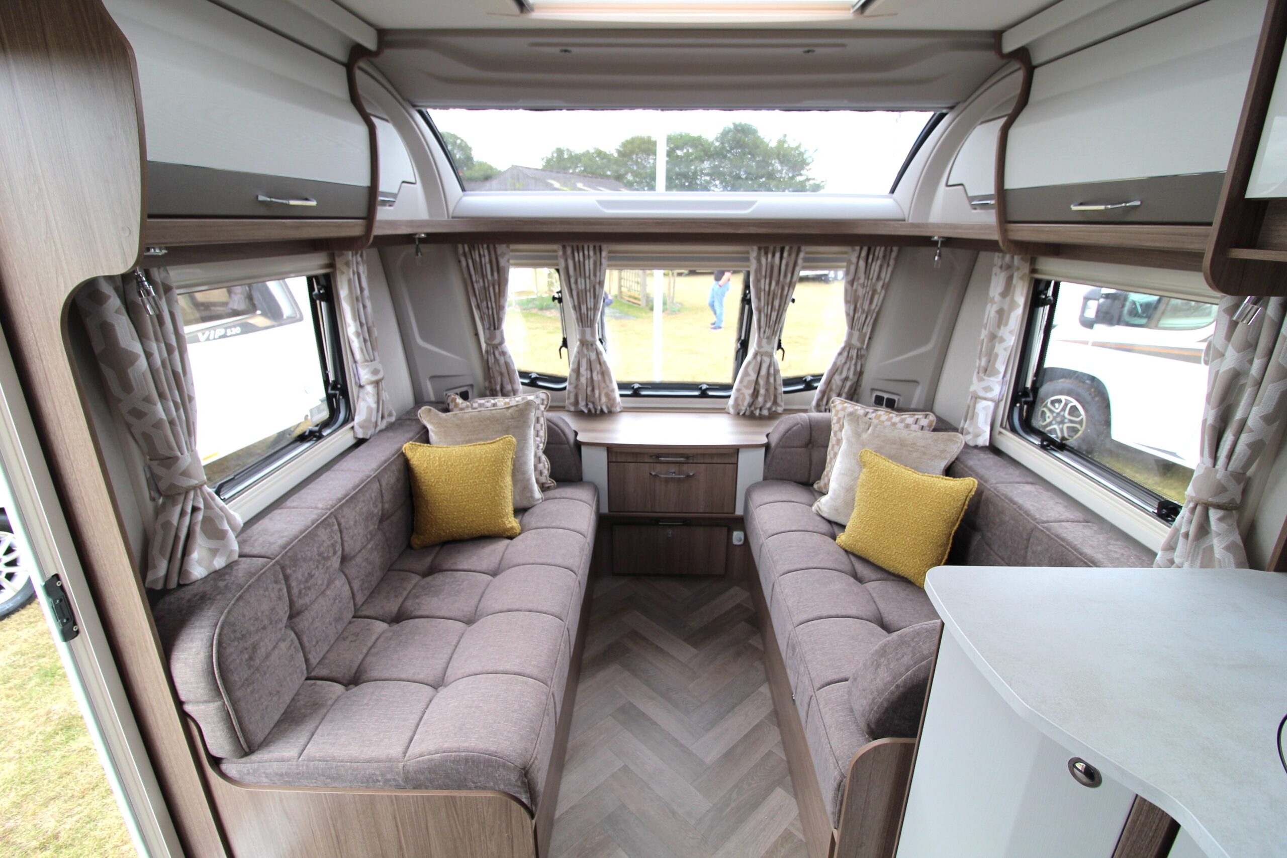 2026-coachman-vip-575-7.jpg