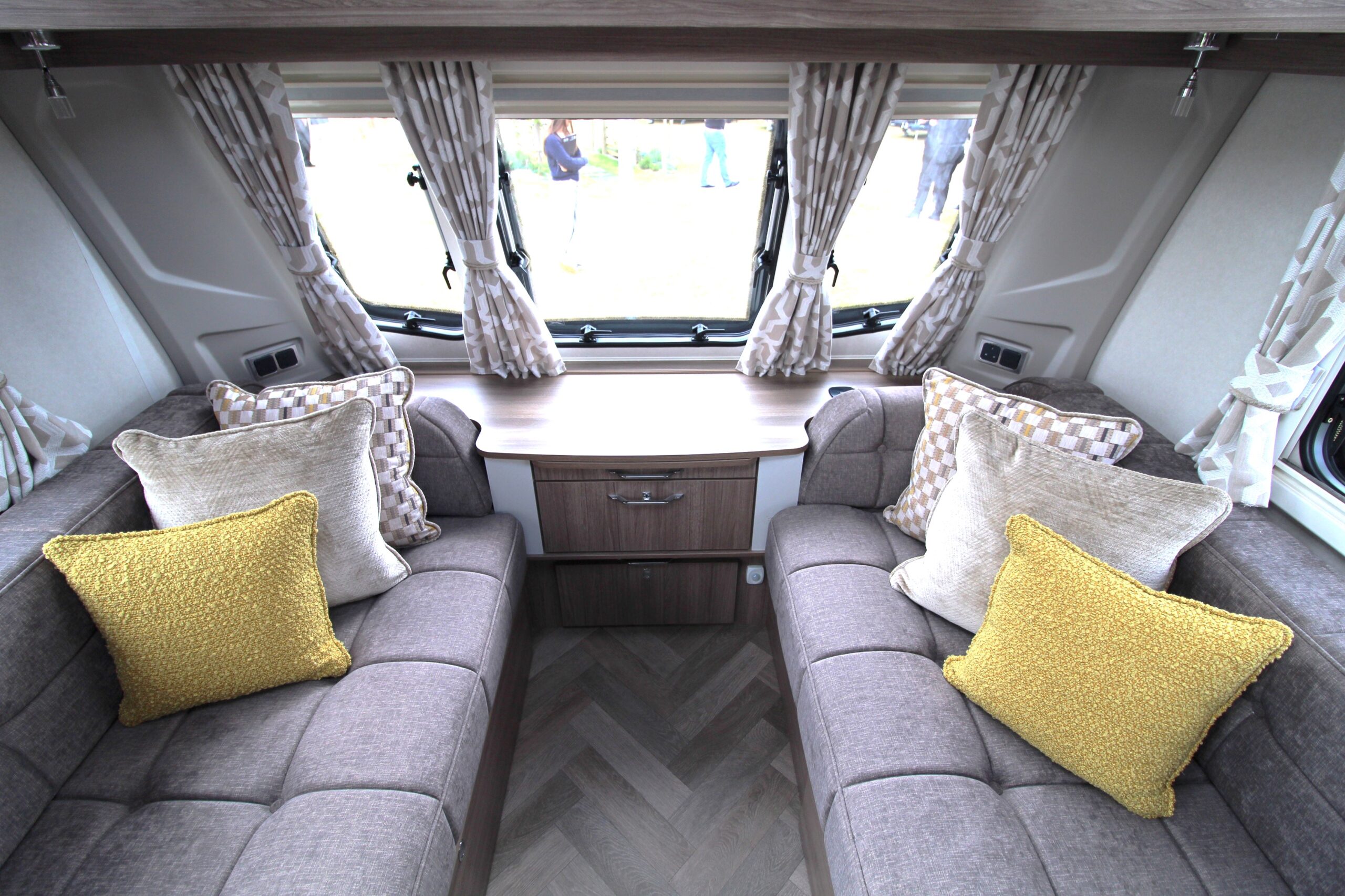 2026-coachman-vip-575-8.jpg