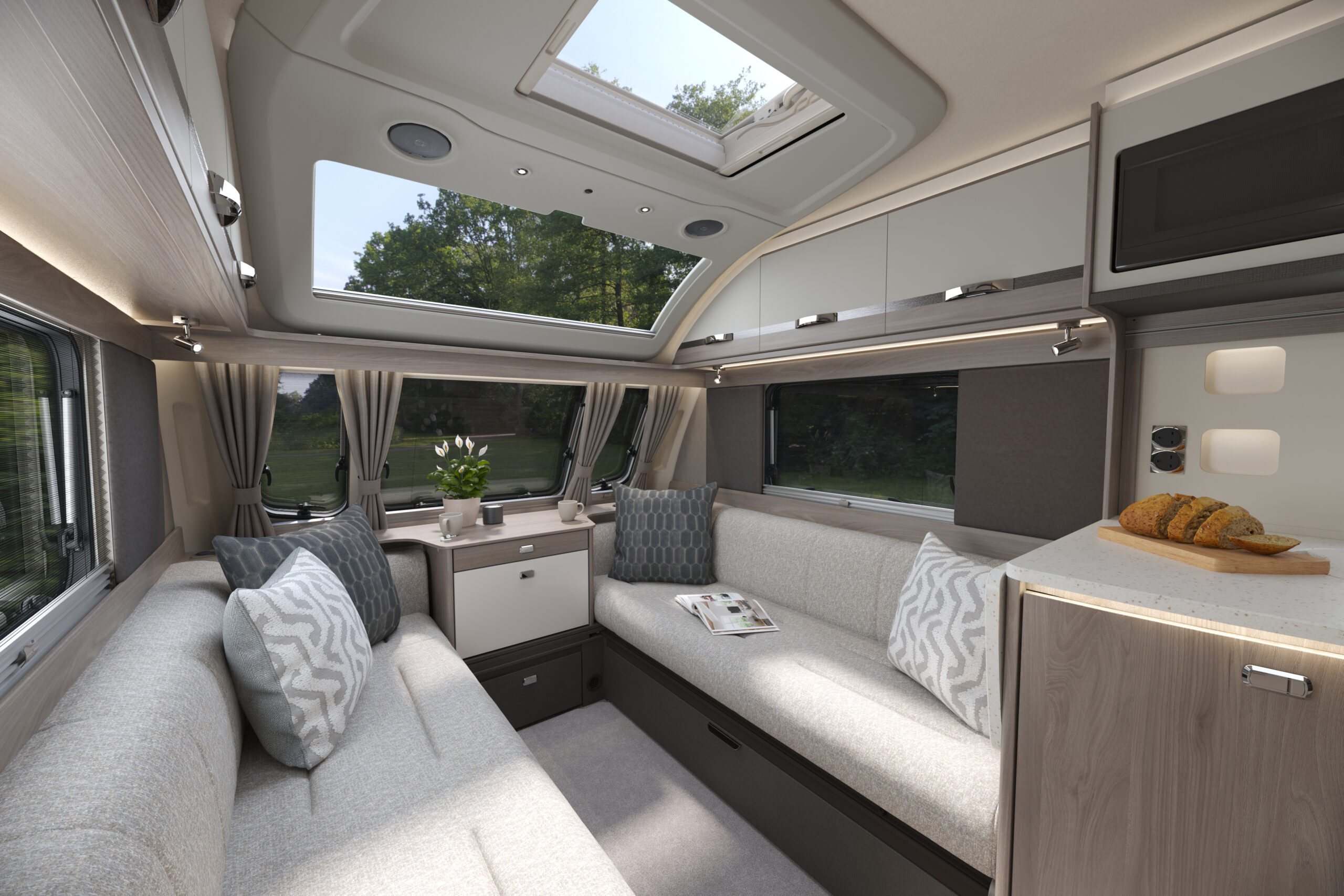 2026-conqueror-480-front-lounge.jpg