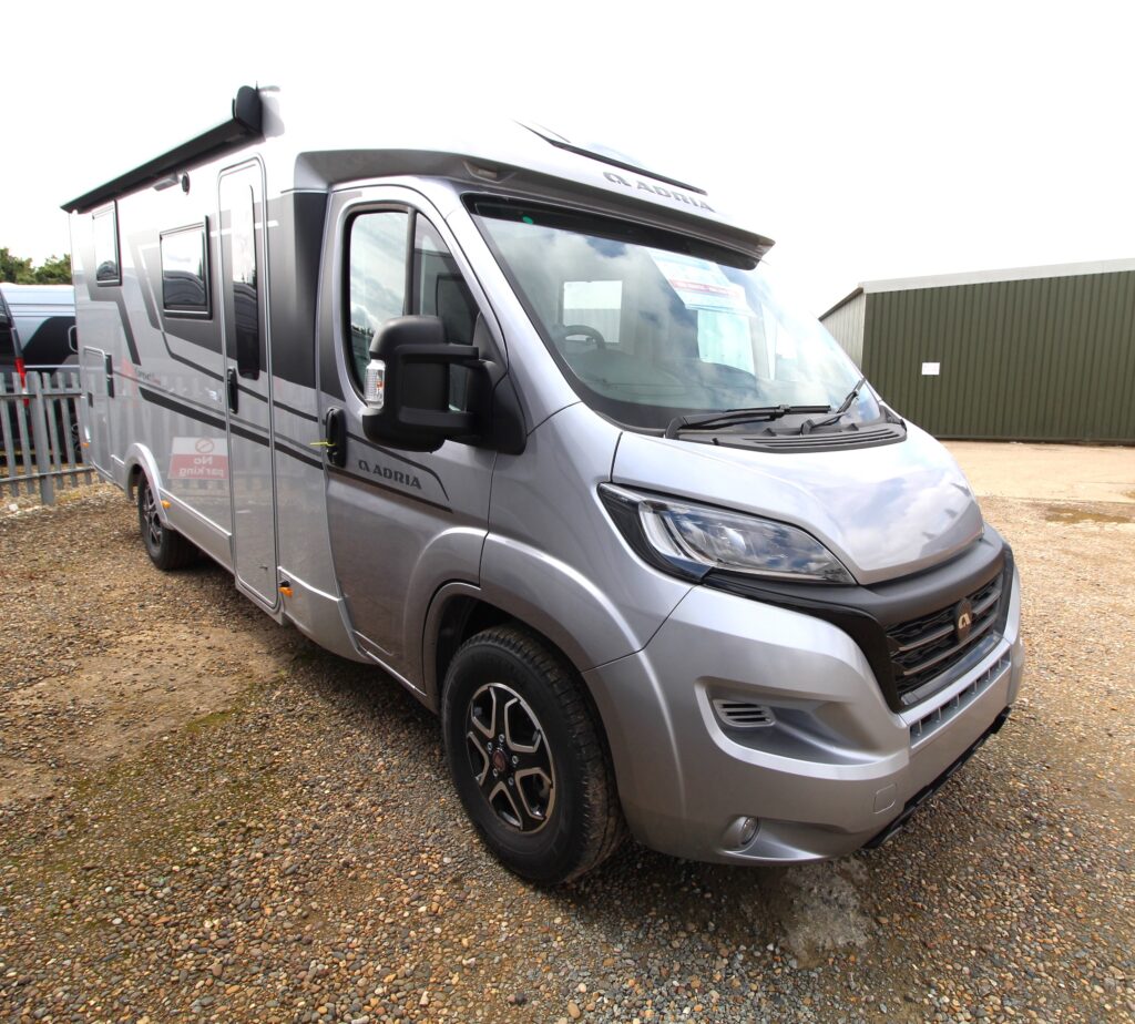 adria-compact-supreme-sc-key-06-20.jpg