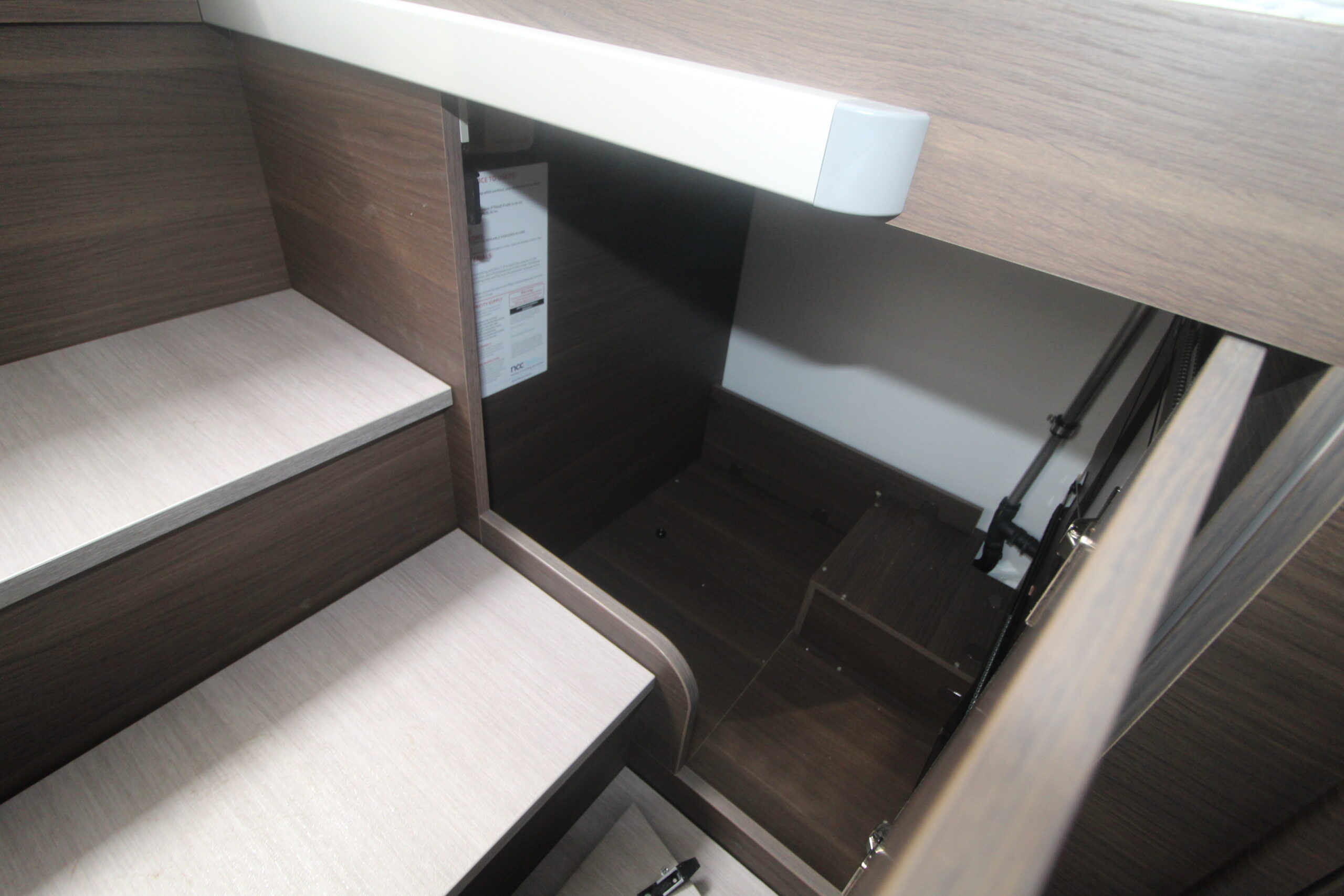 adria-matrix-supreme-670-dl-mb-key-01-1_1.jpg