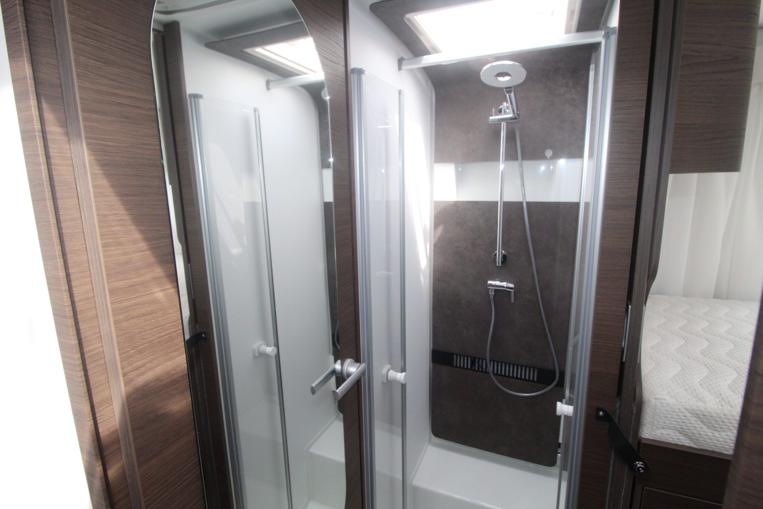 adria-matrix-supreme-670-dl-mb-key-01-7_1.jpg