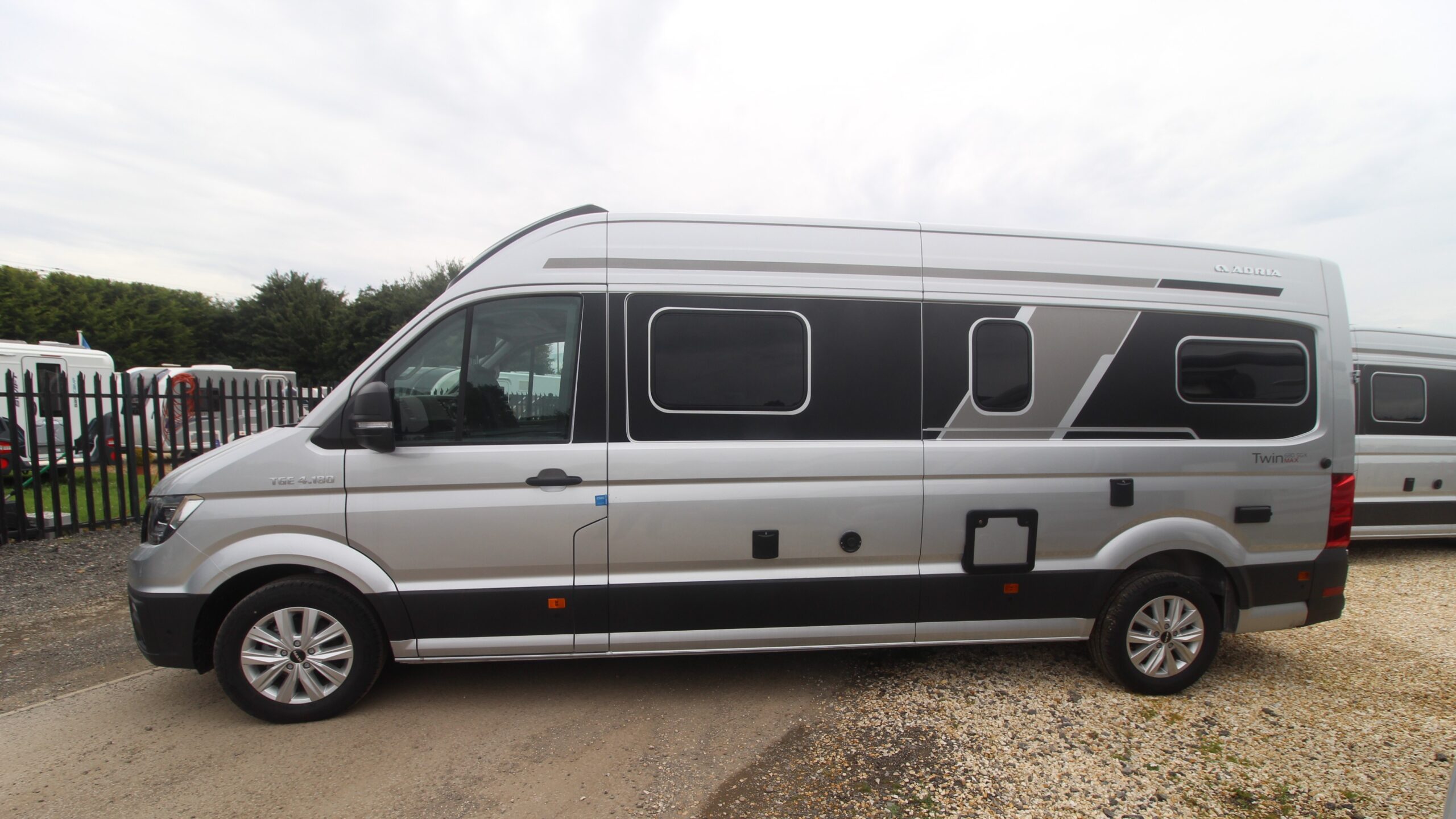 adria-twin-max-680-sgx-56024-k04-51.jpg