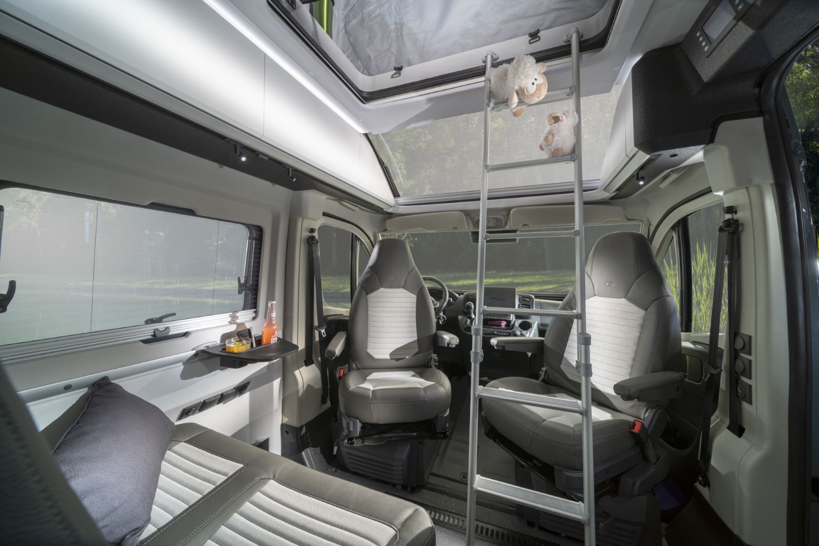 1801-twin-sports-640-sgx-dinette-bc8-9619-1-2.jpg
