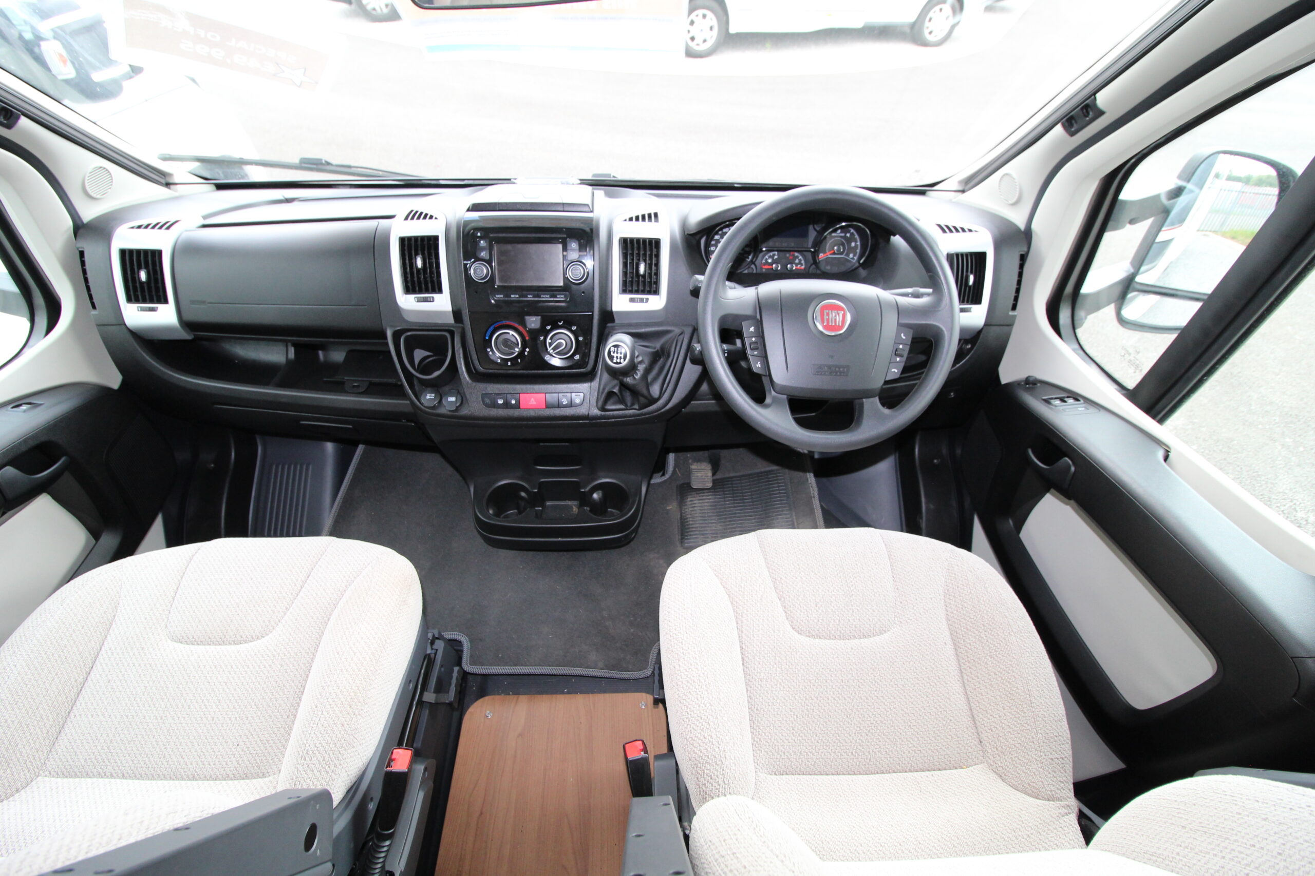 2019-auto-trail-apache-632-13_1.jpg