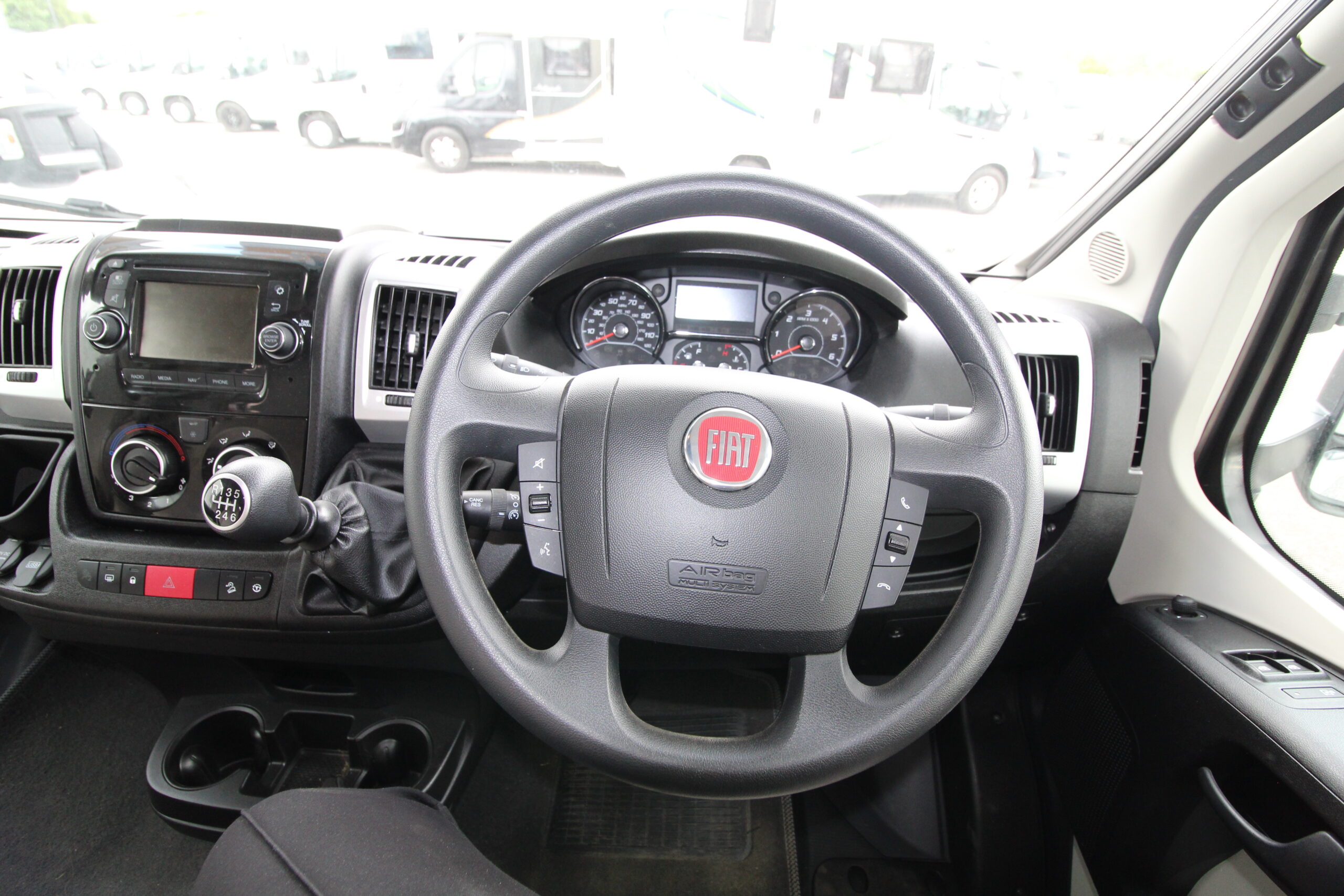 2019-auto-trail-apache-632-14_1.jpg