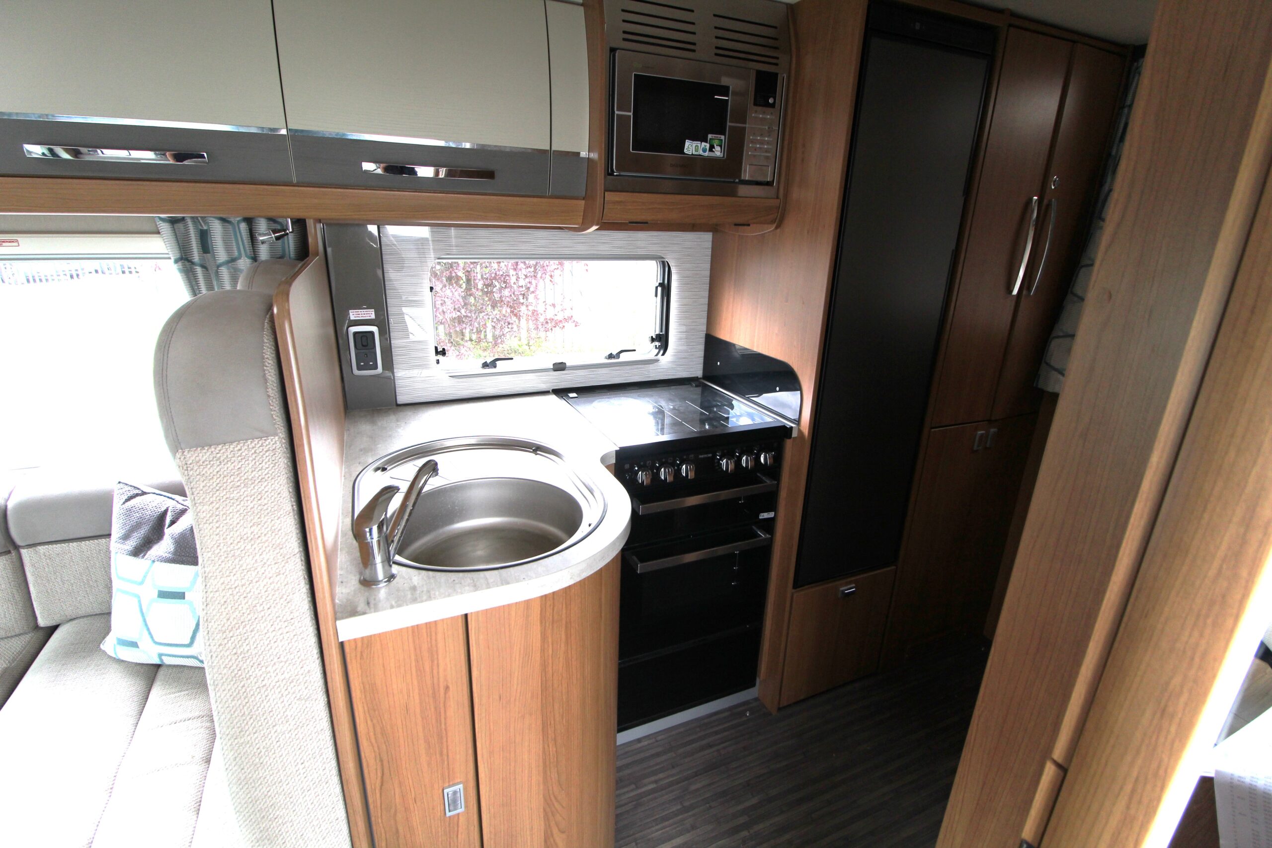 2019-auto-trail-apache-632-25_1.jpg