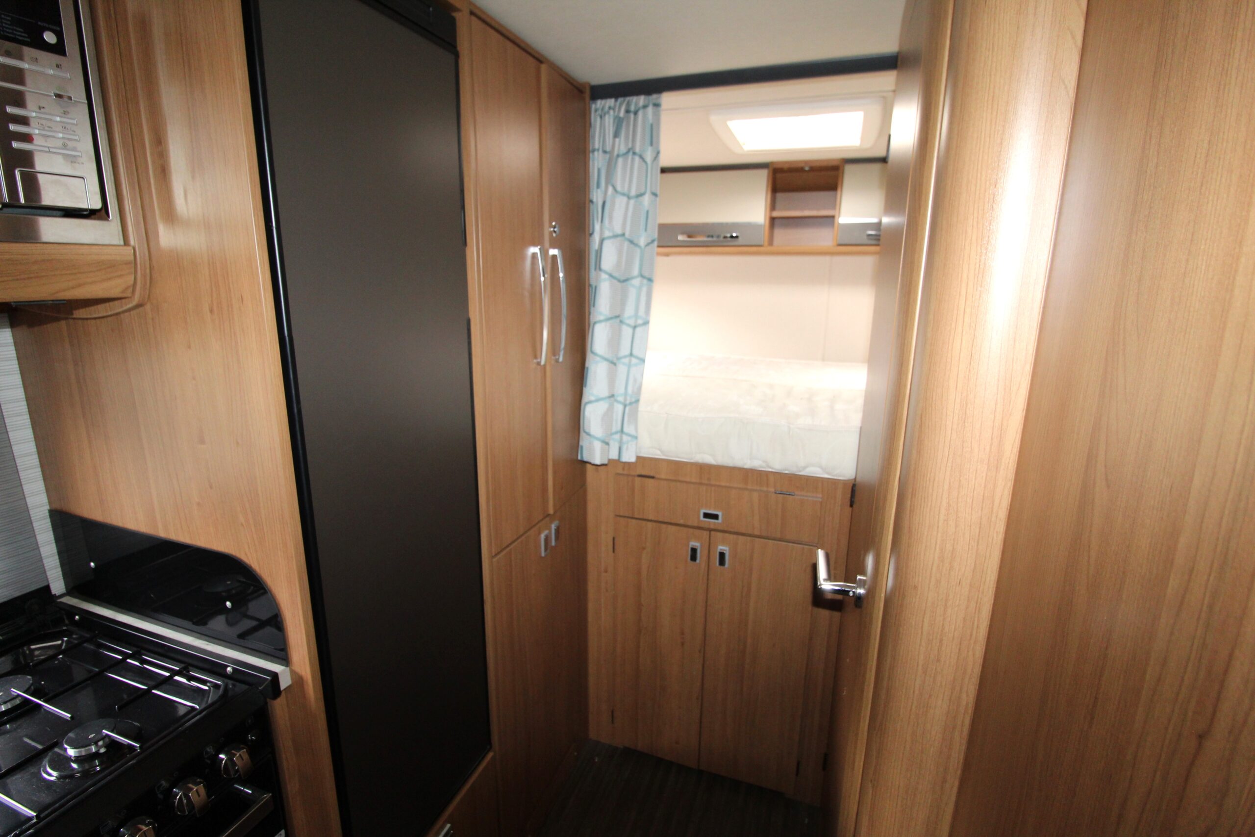 2019-auto-trail-apache-632-32_1.jpg
