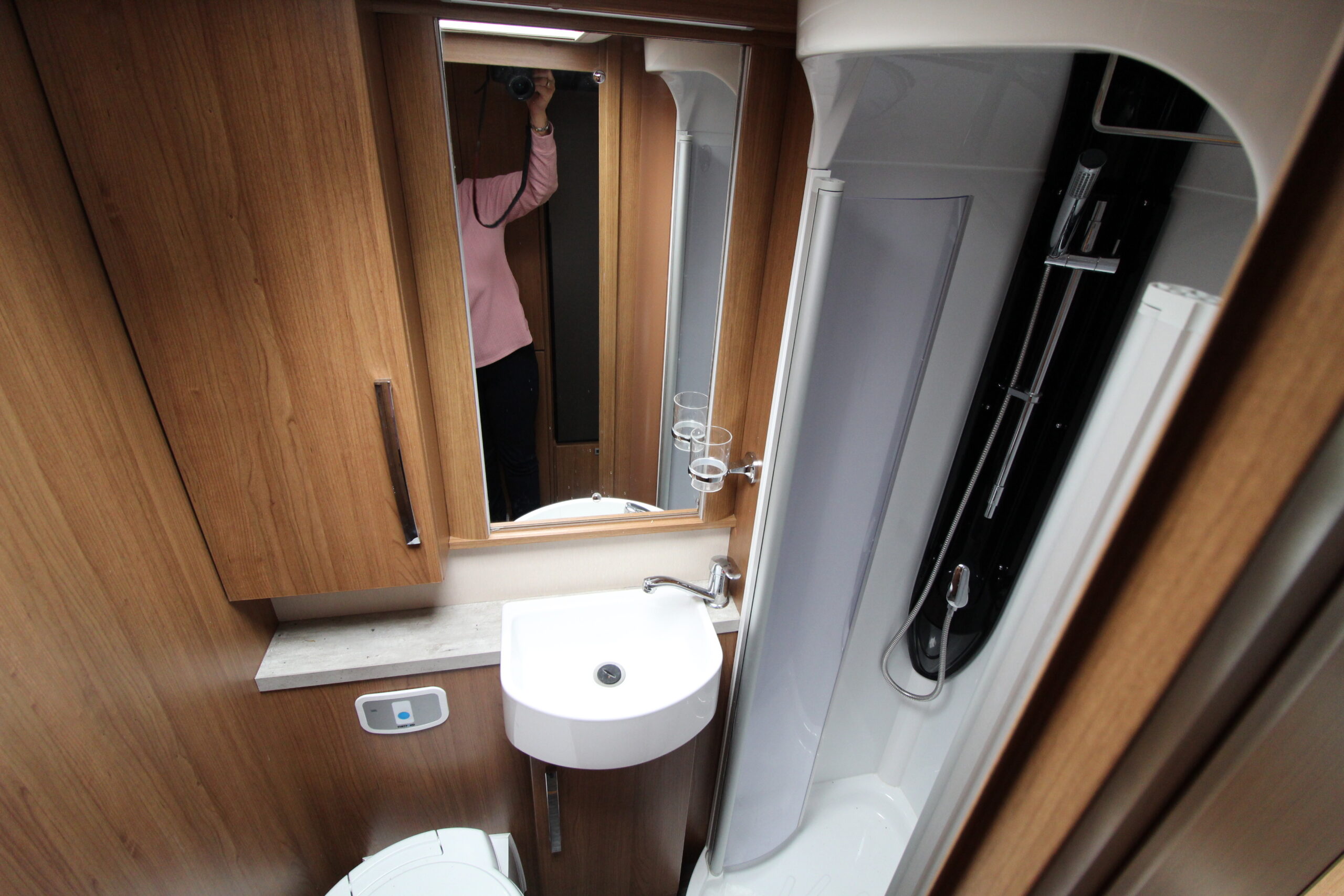 2019-auto-trail-apache-632-4.jpg