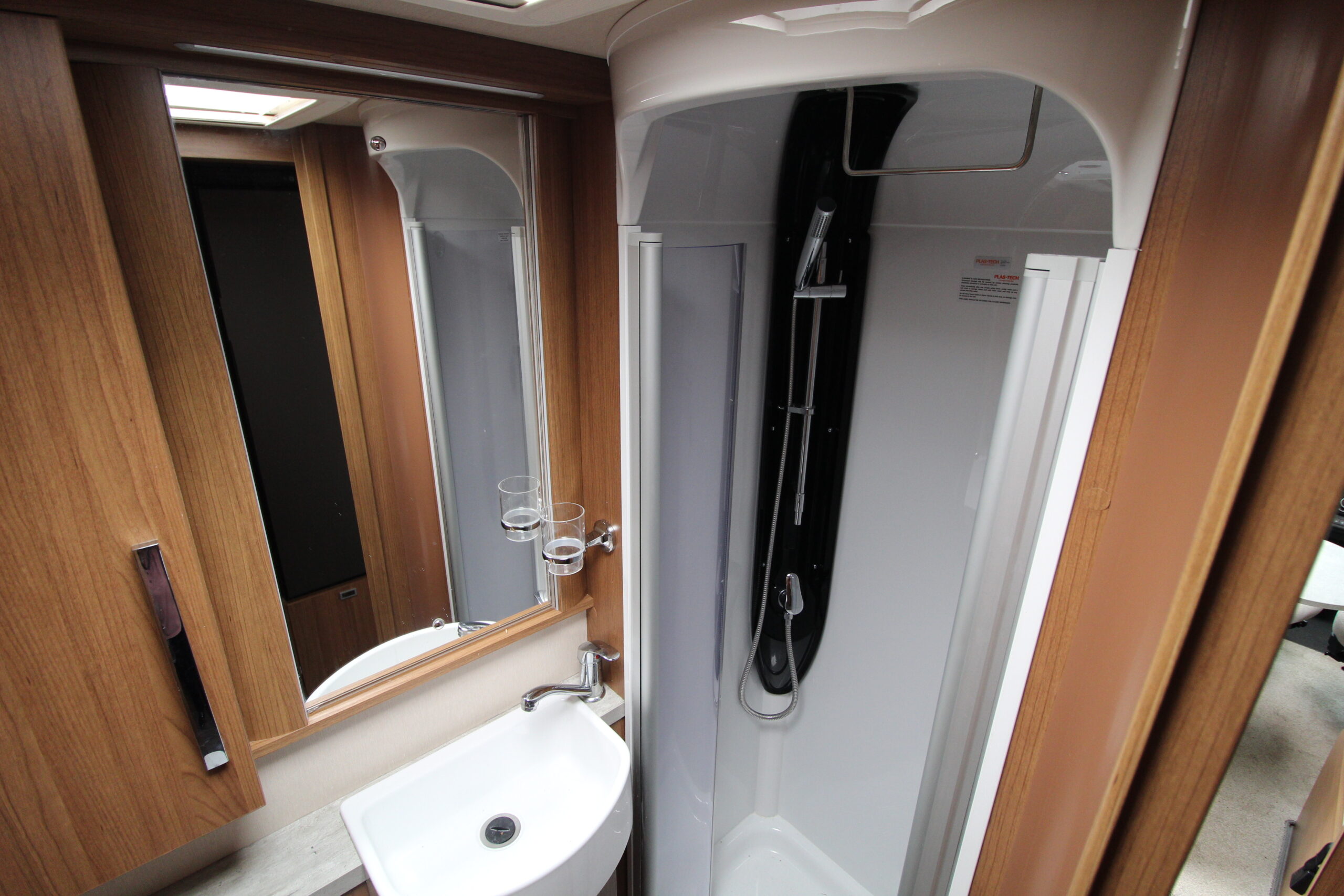 2019-auto-trail-apache-632-5.jpg