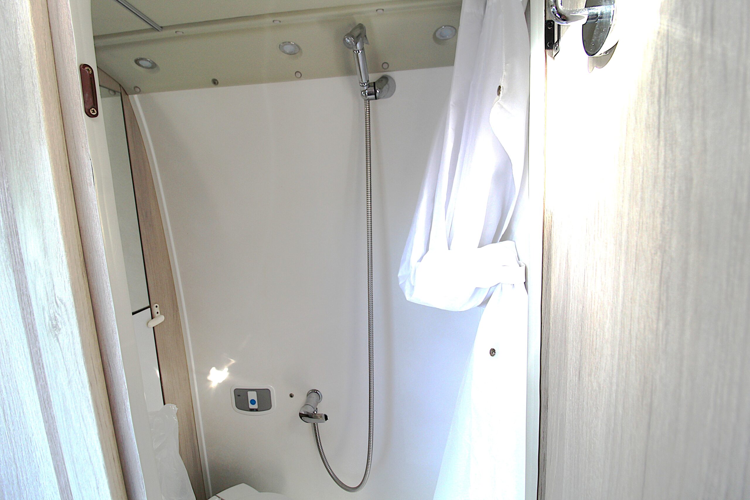 2020-chausson-v594-3.jpg