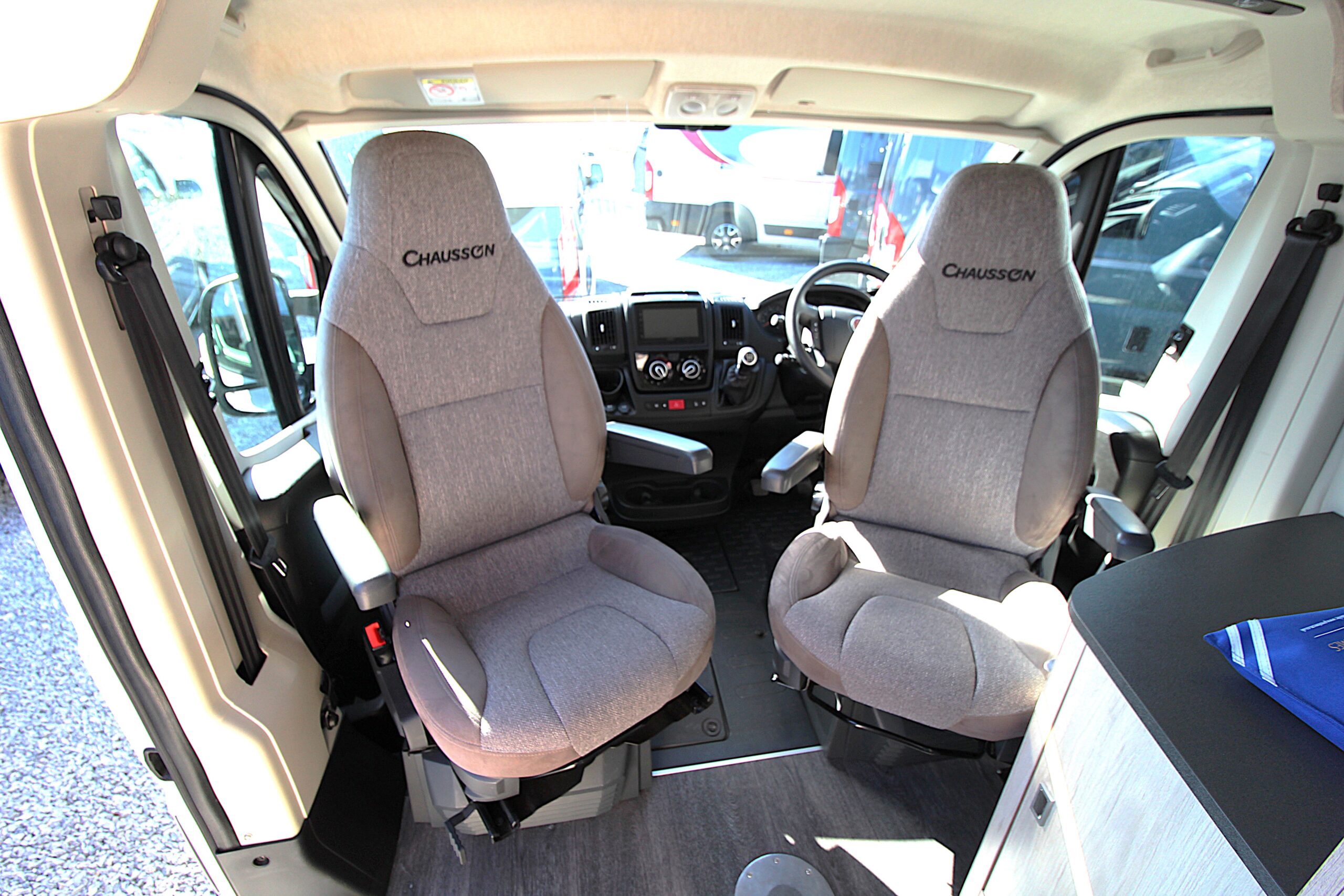 2020-chausson-v594-6.jpg