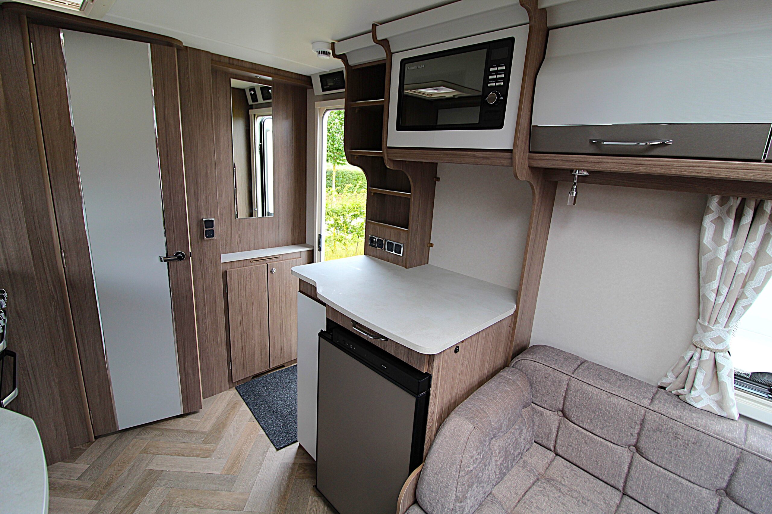 2020-coachman-vip-460-19.jpg