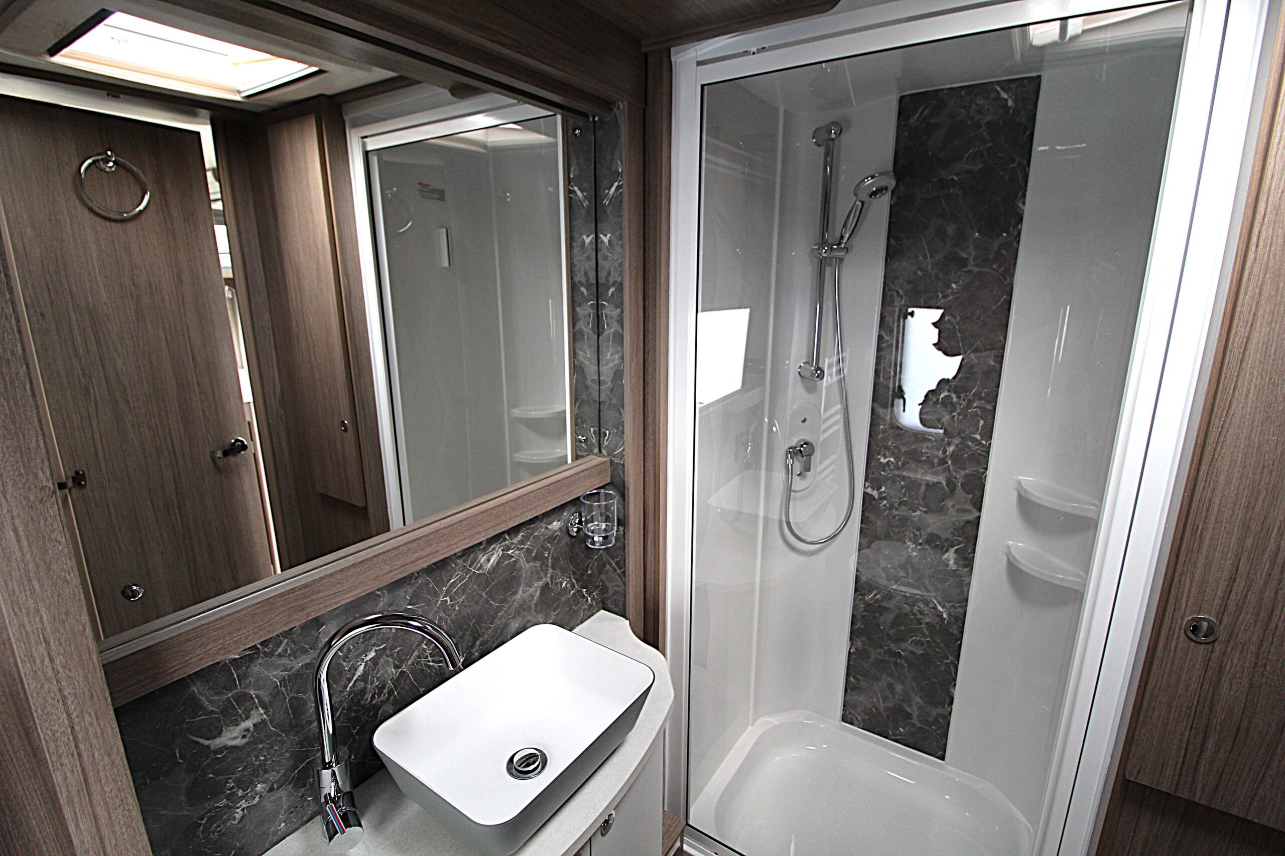 2020-coachman-vip-460-2.jpg