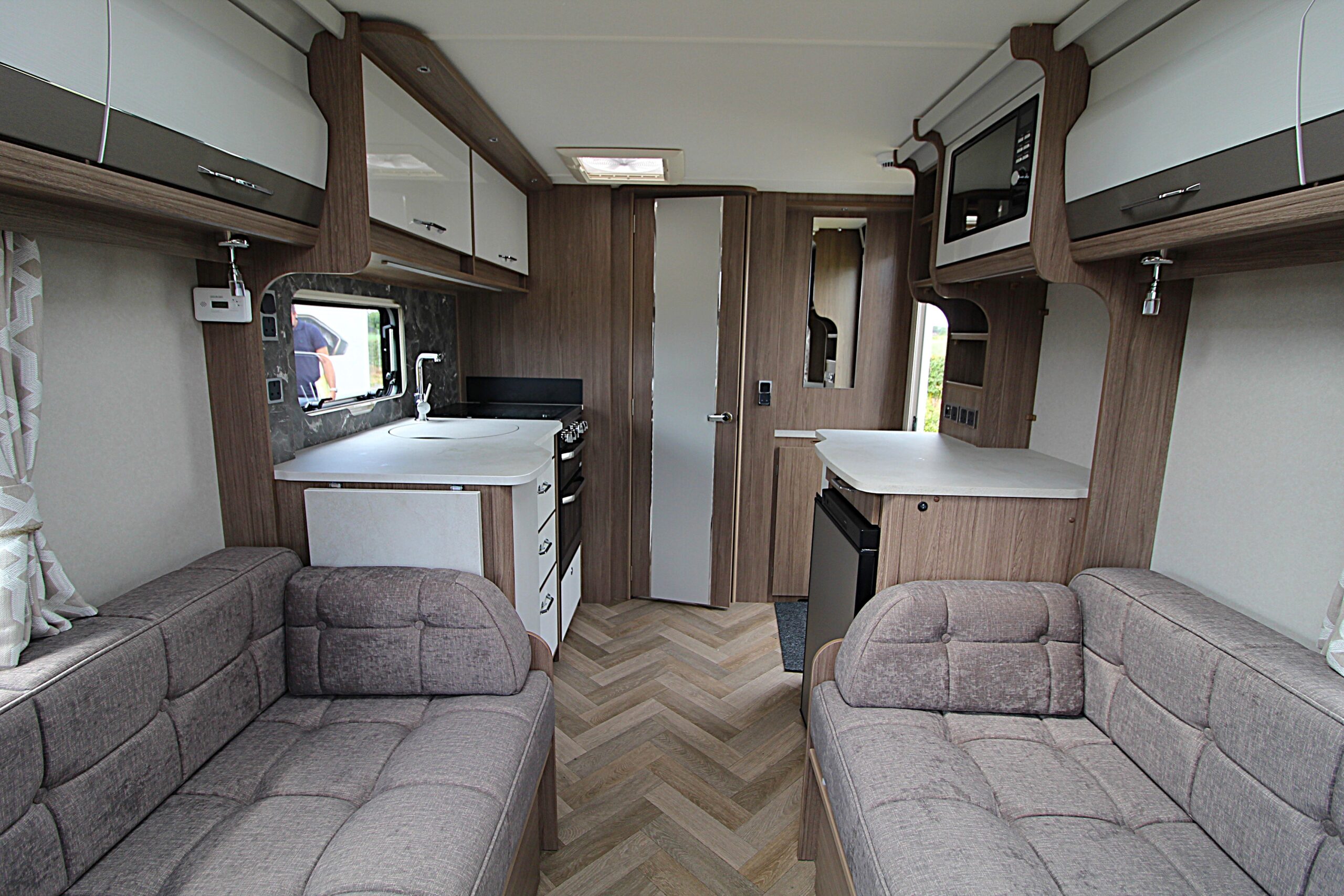 2020-coachman-vip-460-21.jpg