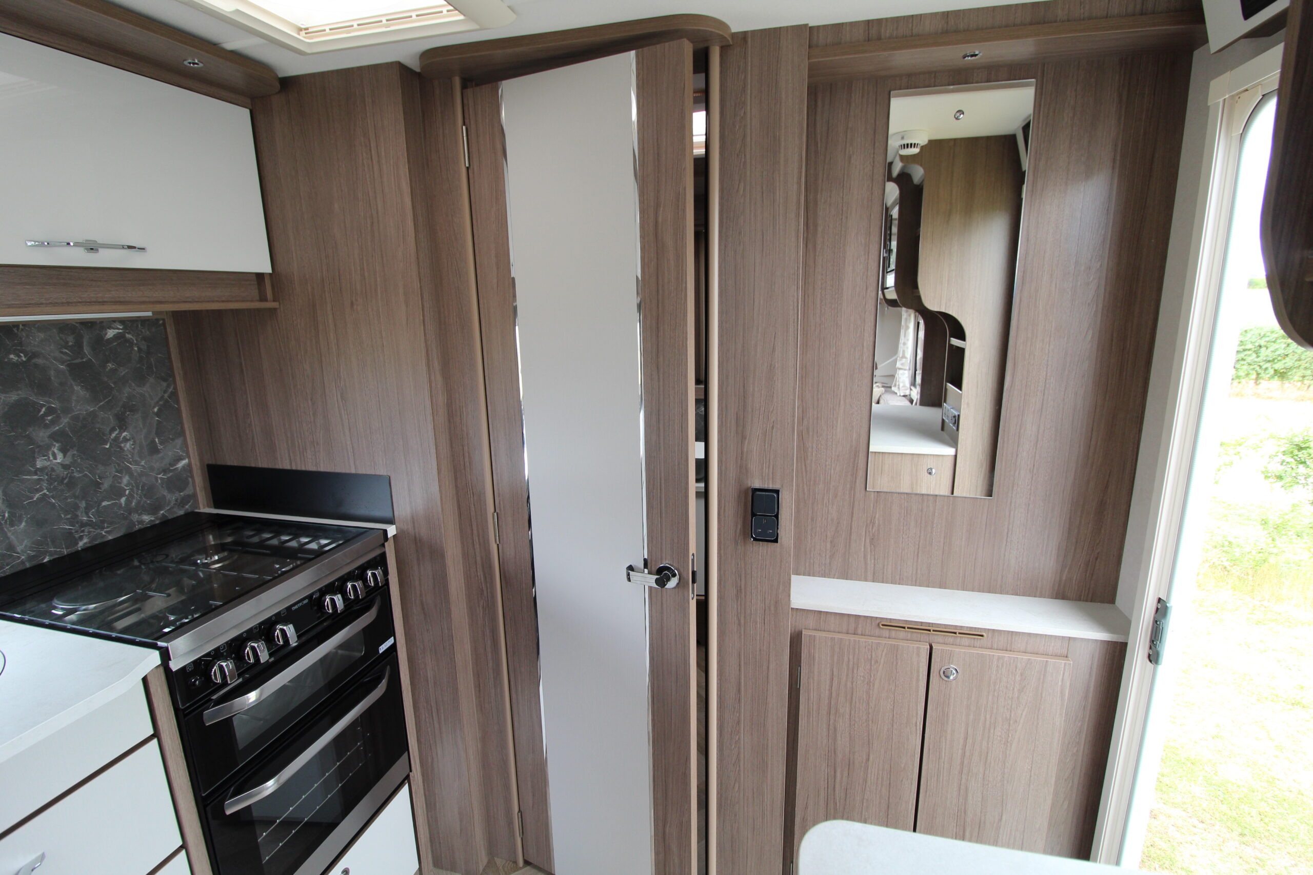 2020-coachman-vip-460-22.jpg
