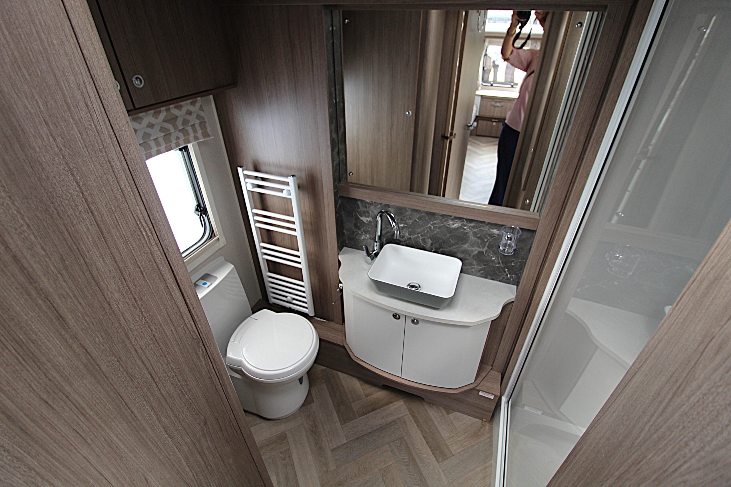 2020-coachman-vip-460-23.jpg
