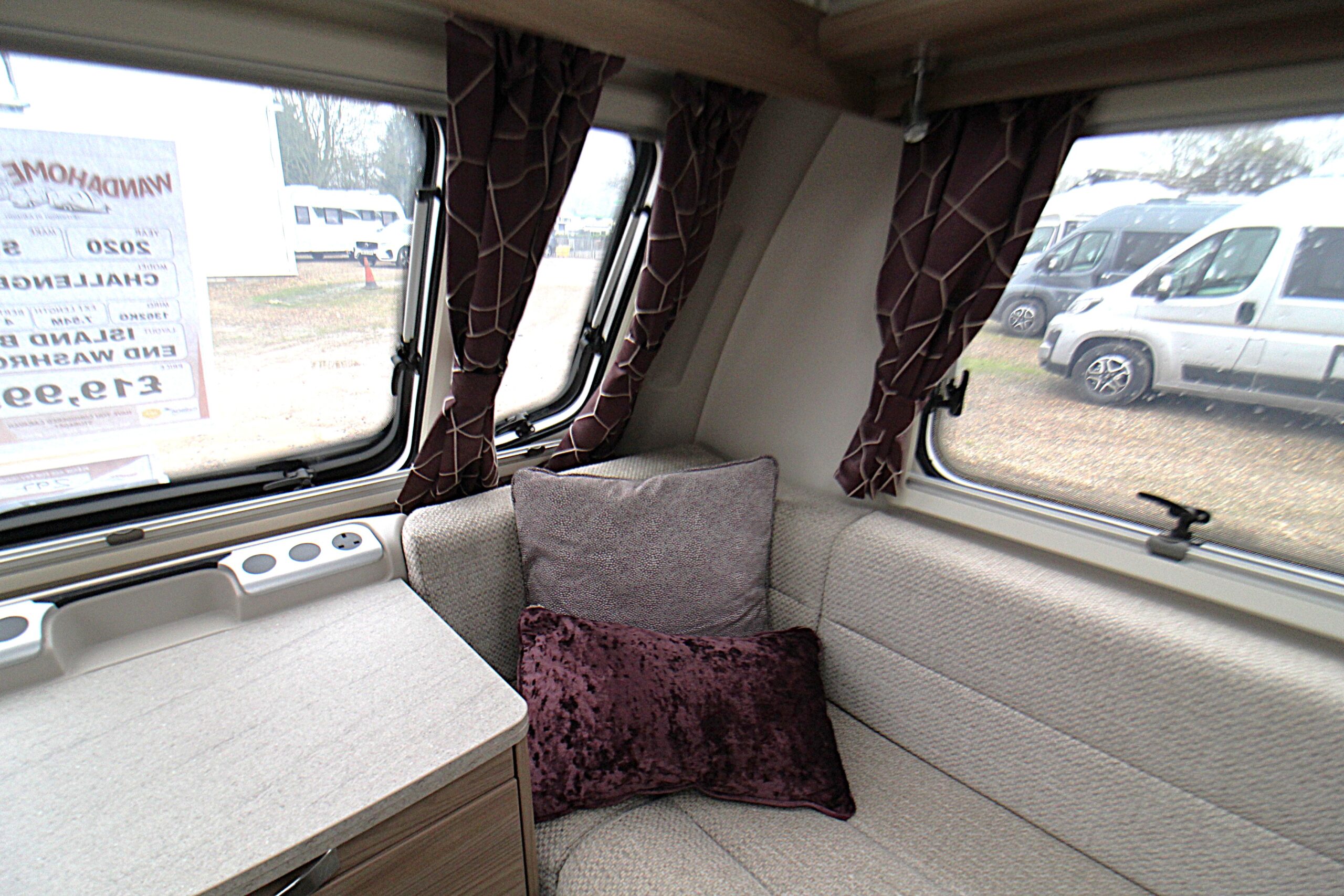 2020-swift-challenger-580-used-11.jpg