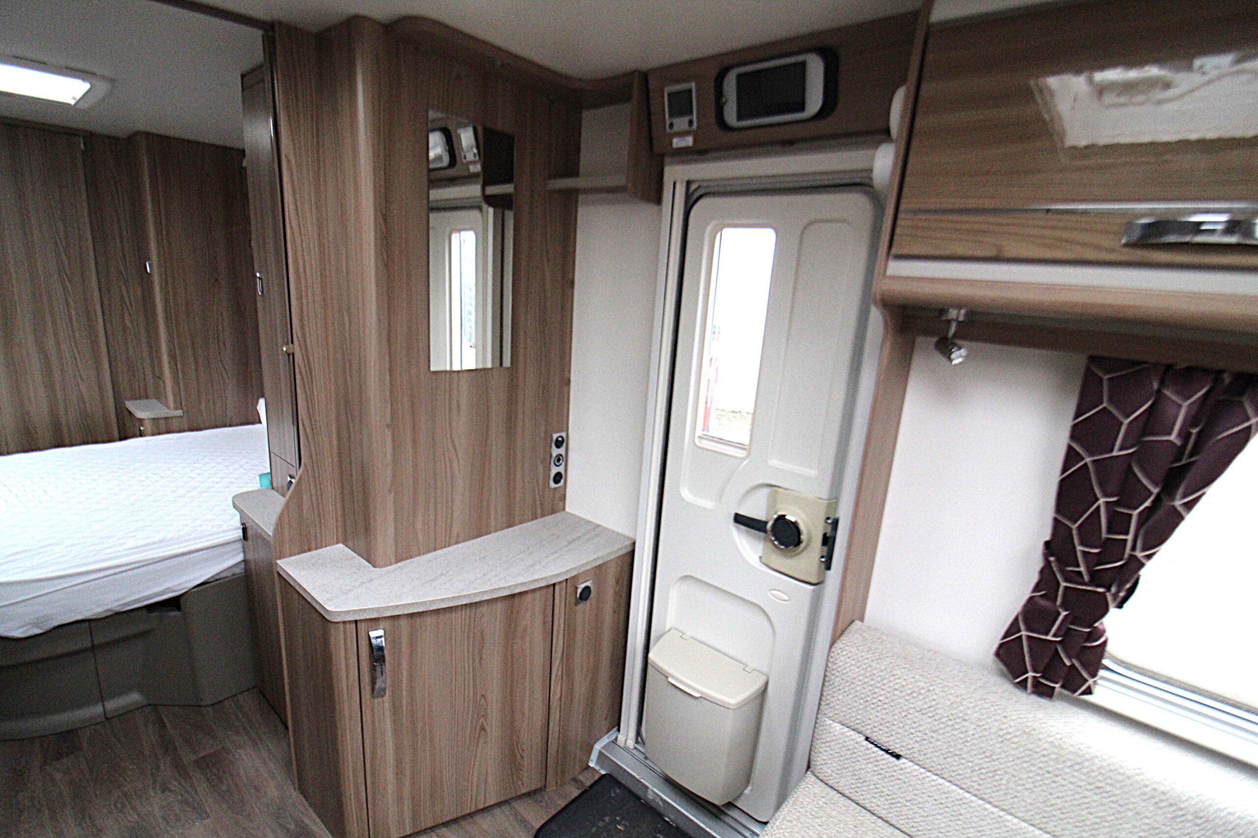 2020-swift-challenger-580-used-14.jpg