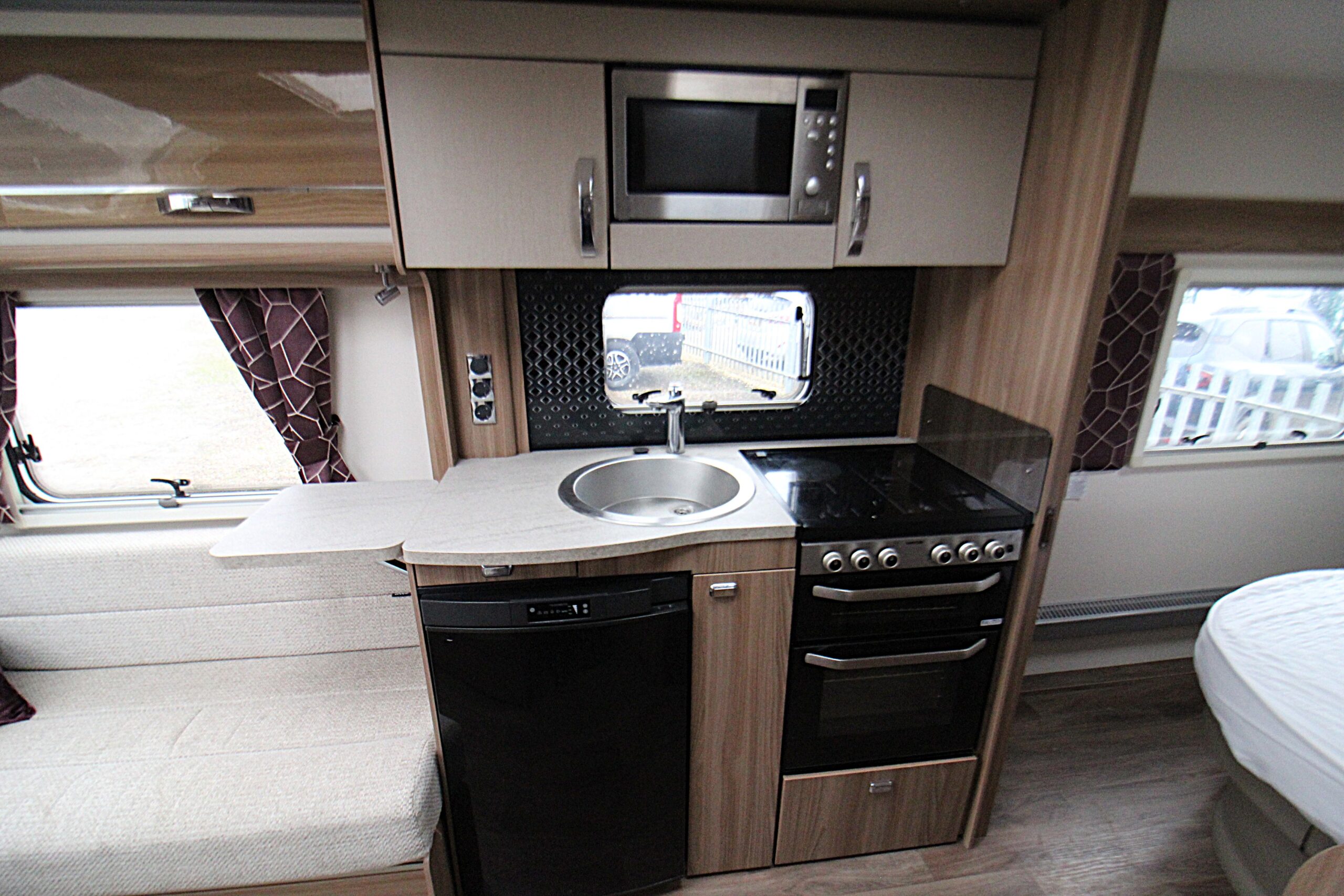 2020-swift-challenger-580-used-8.jpg