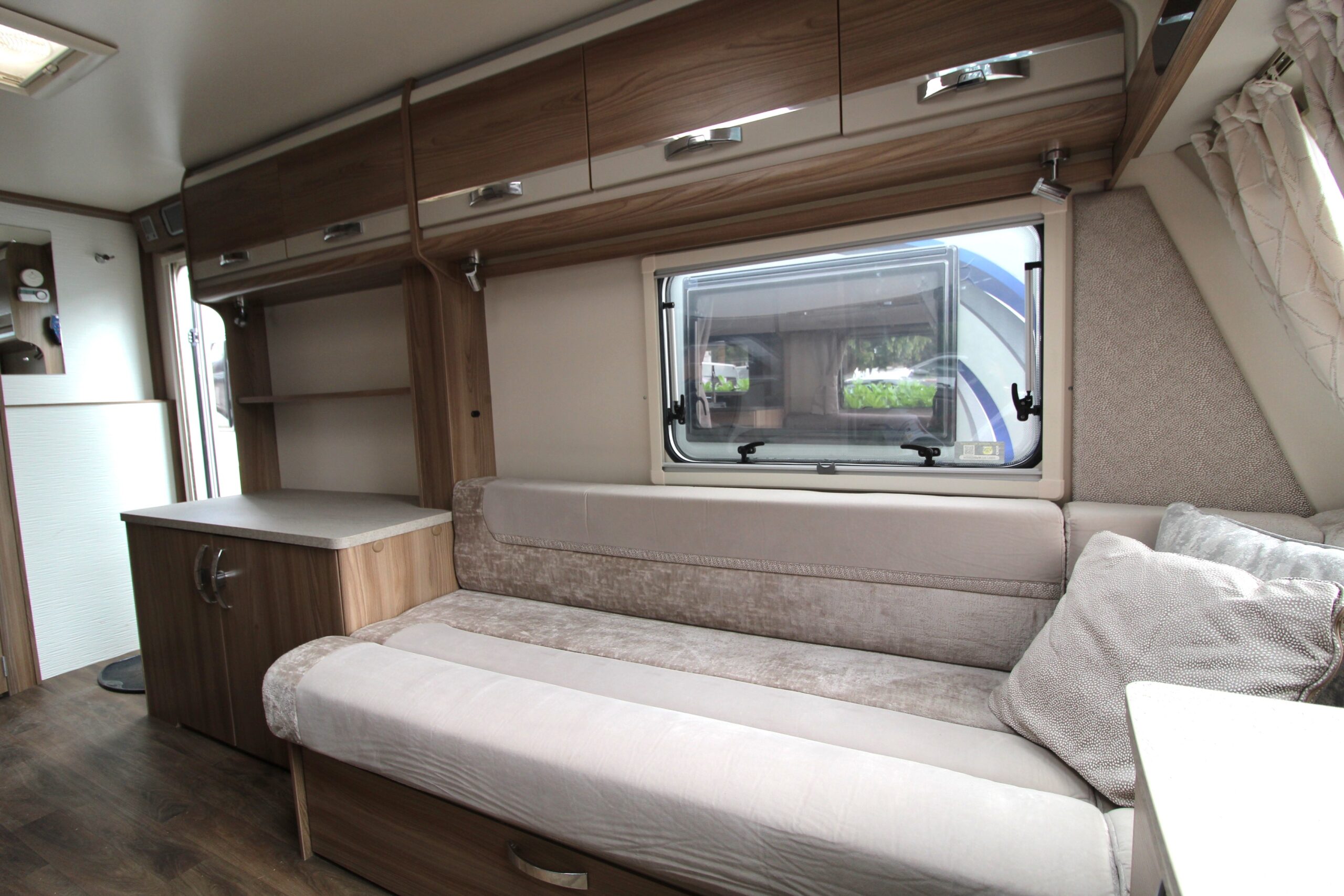2021-swift-corniche-162-10.jpg