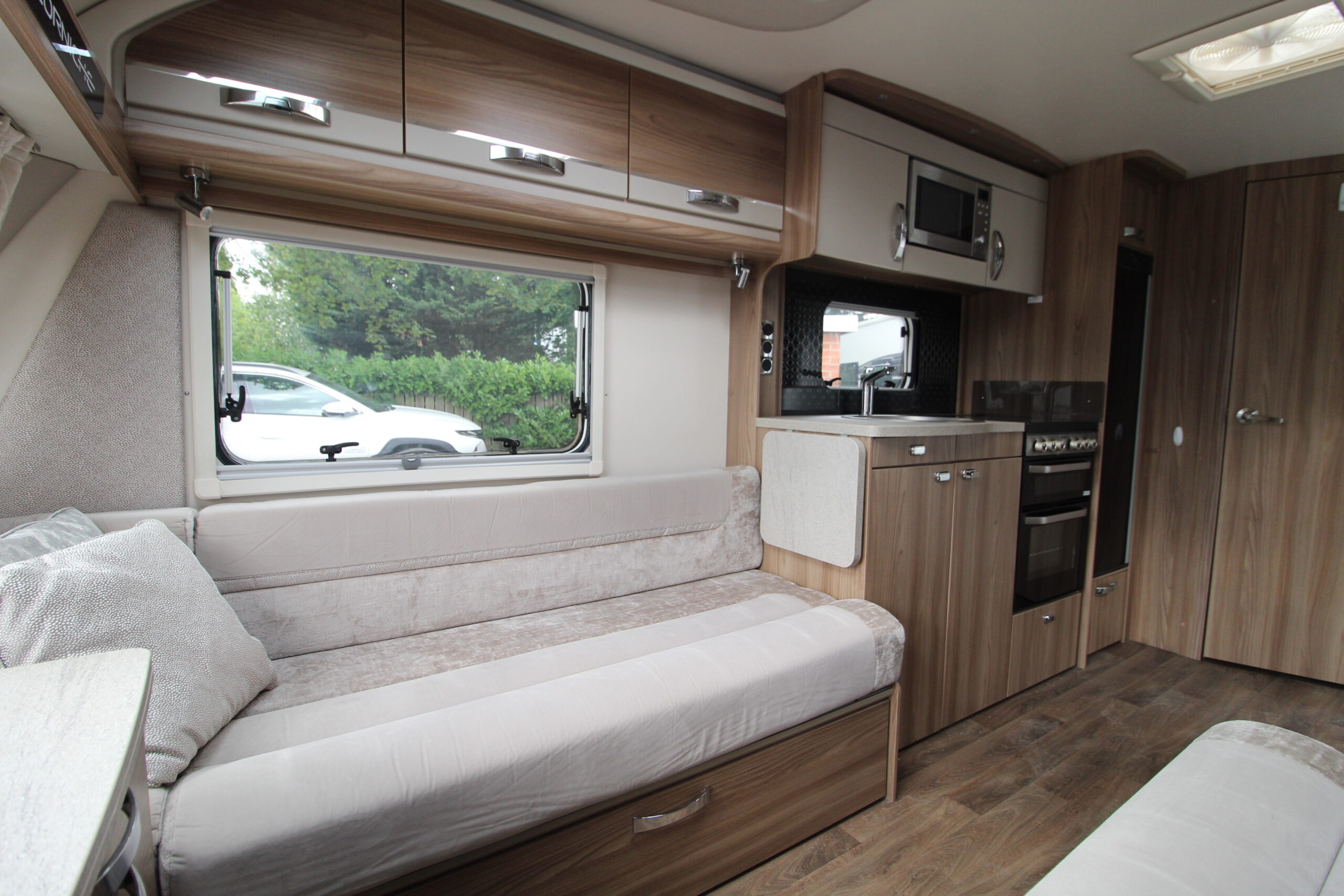 2021-swift-corniche-162-9.jpg