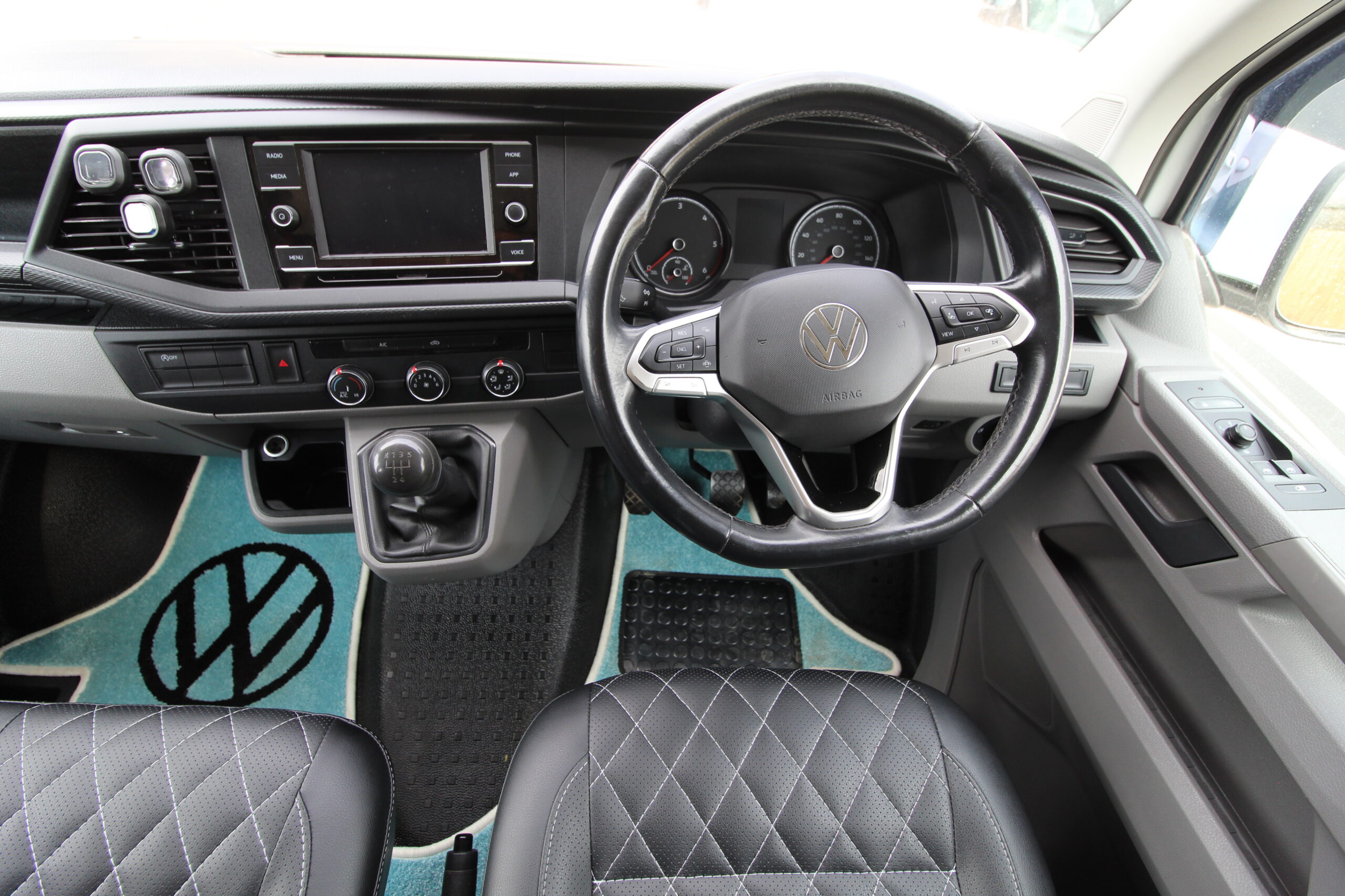 2021-vw-starline-transporter-68559-25.jpg