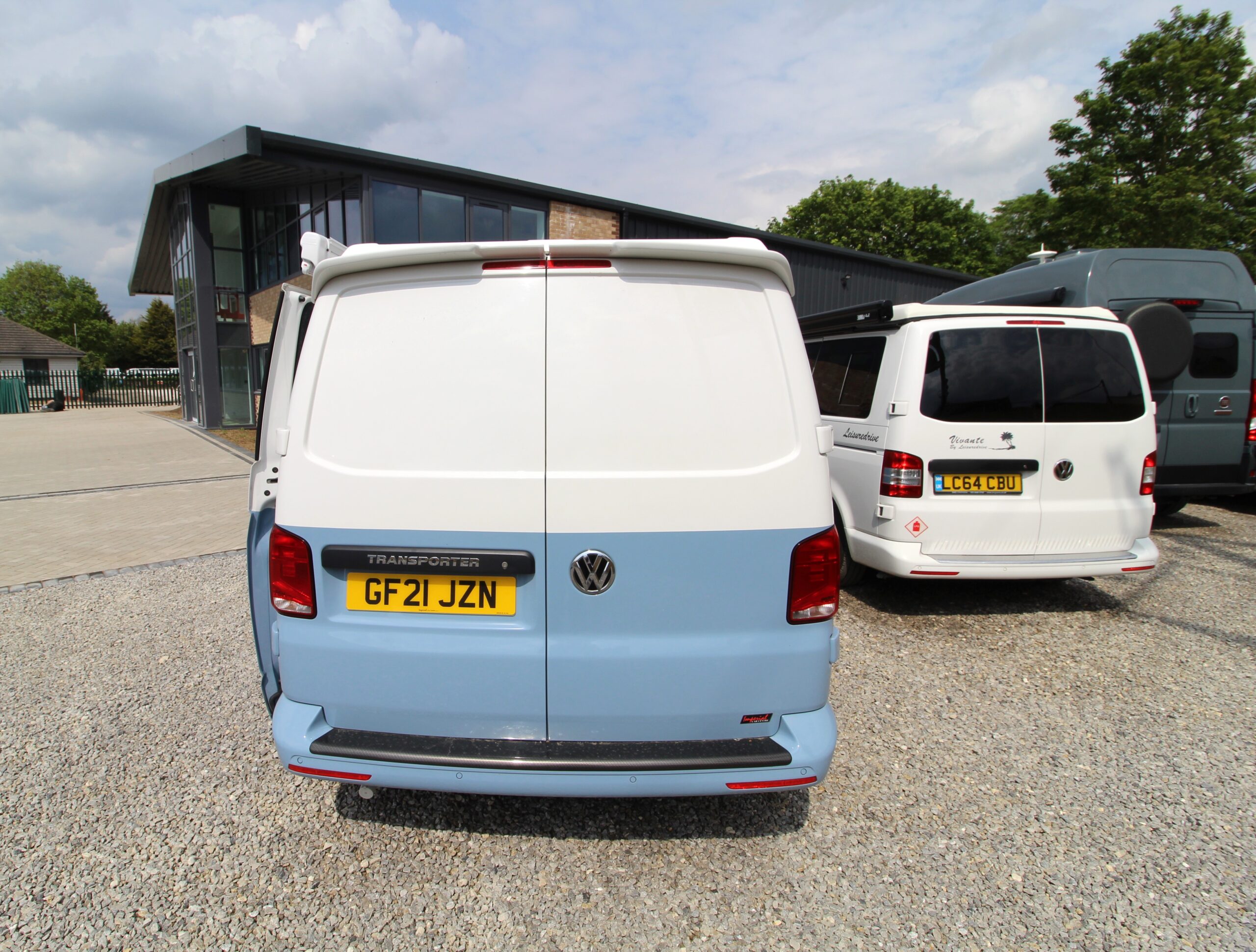 2021-vw-starline-transporter-68559-32.jpg