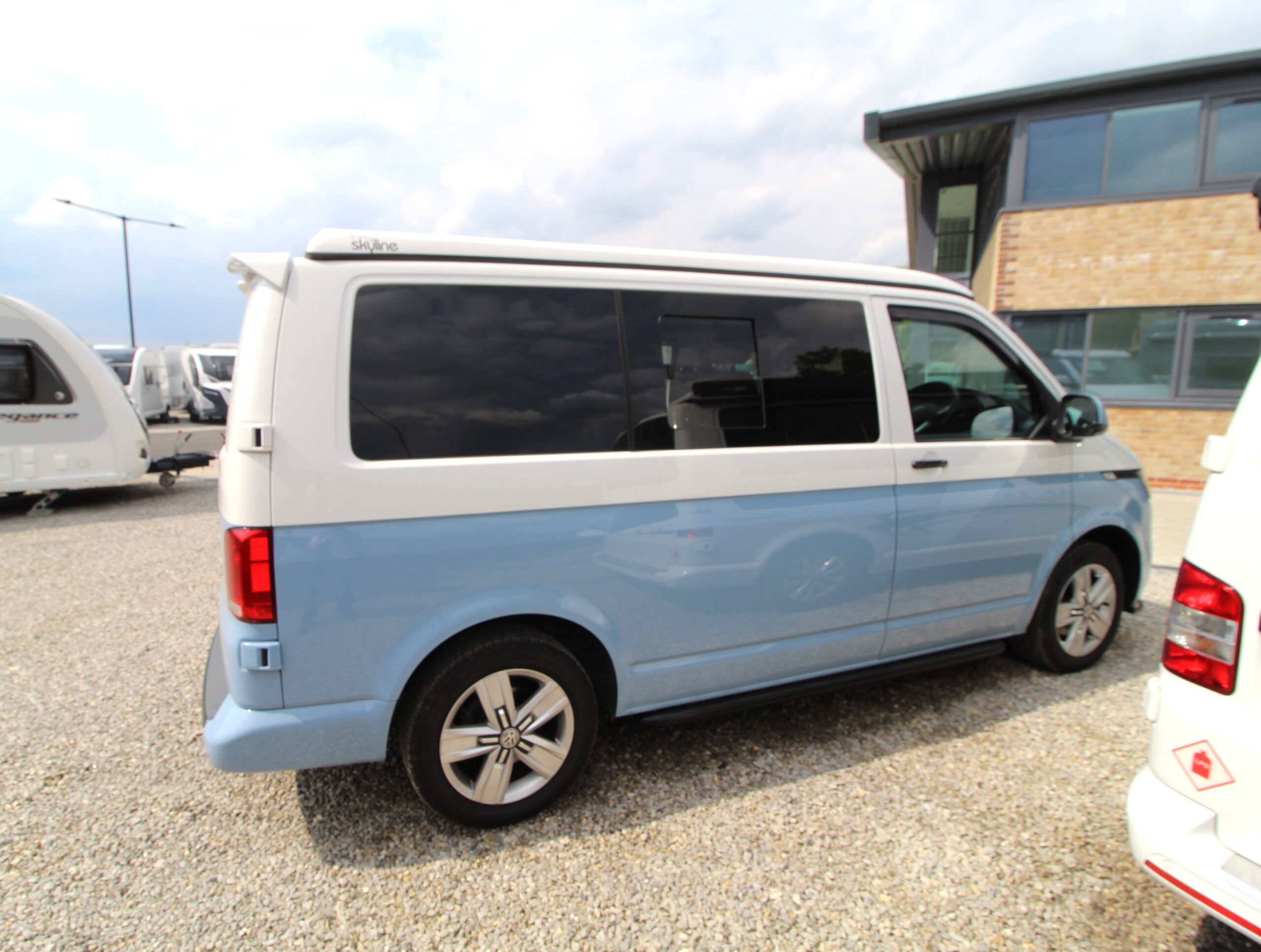 2021-vw-starline-transporter-68559-34.jpg