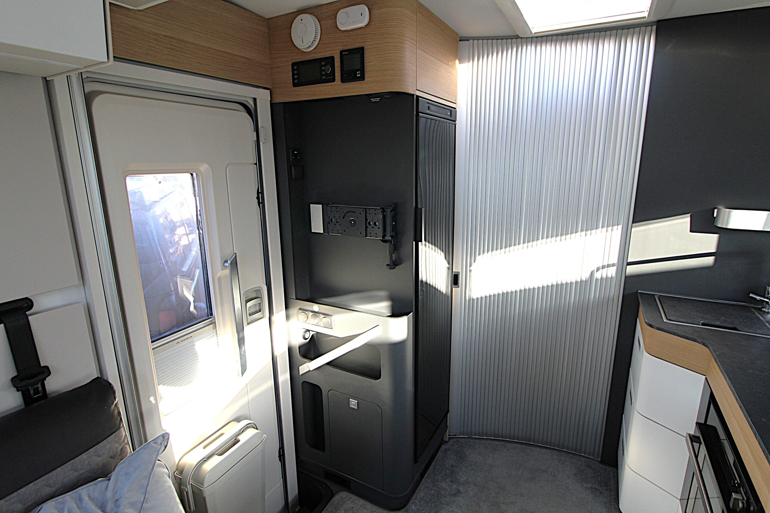 2023-adria-matrix-600-dt-plus-used-10.jpg