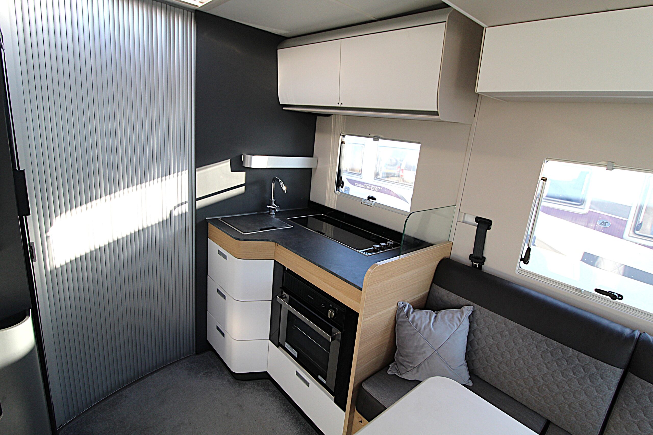 2023-adria-matrix-600-dt-plus-used-11.jpg