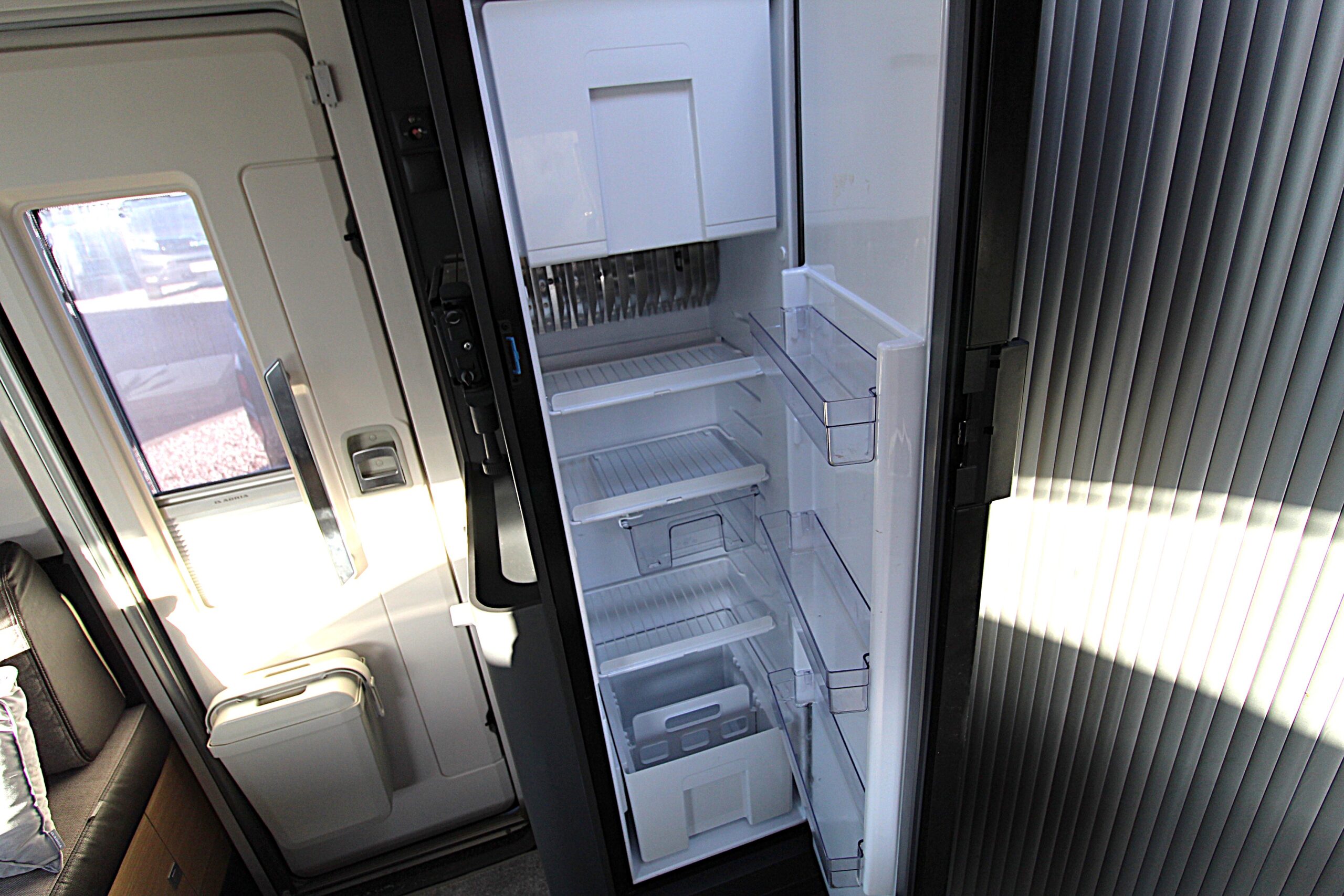 2023-adria-matrix-600-dt-plus-used-12.jpg