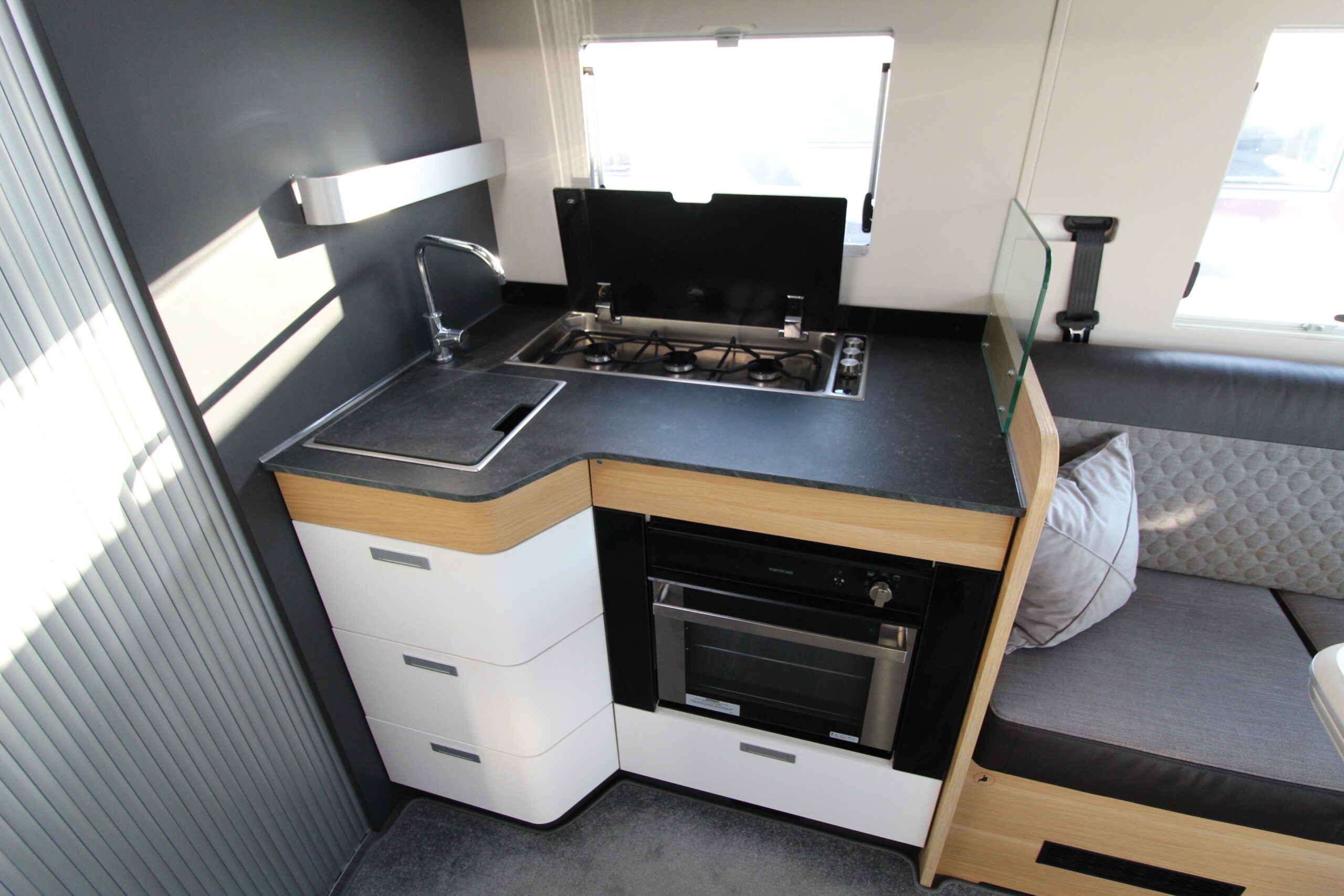 2023-adria-matrix-600-dt-plus-used-14.jpg