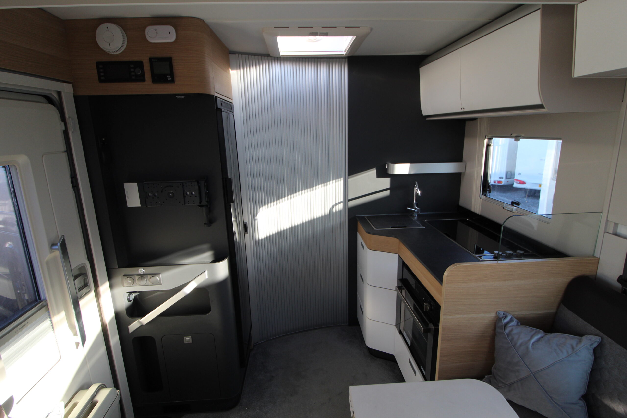 2023-adria-matrix-600-dt-plus-used-16.jpg